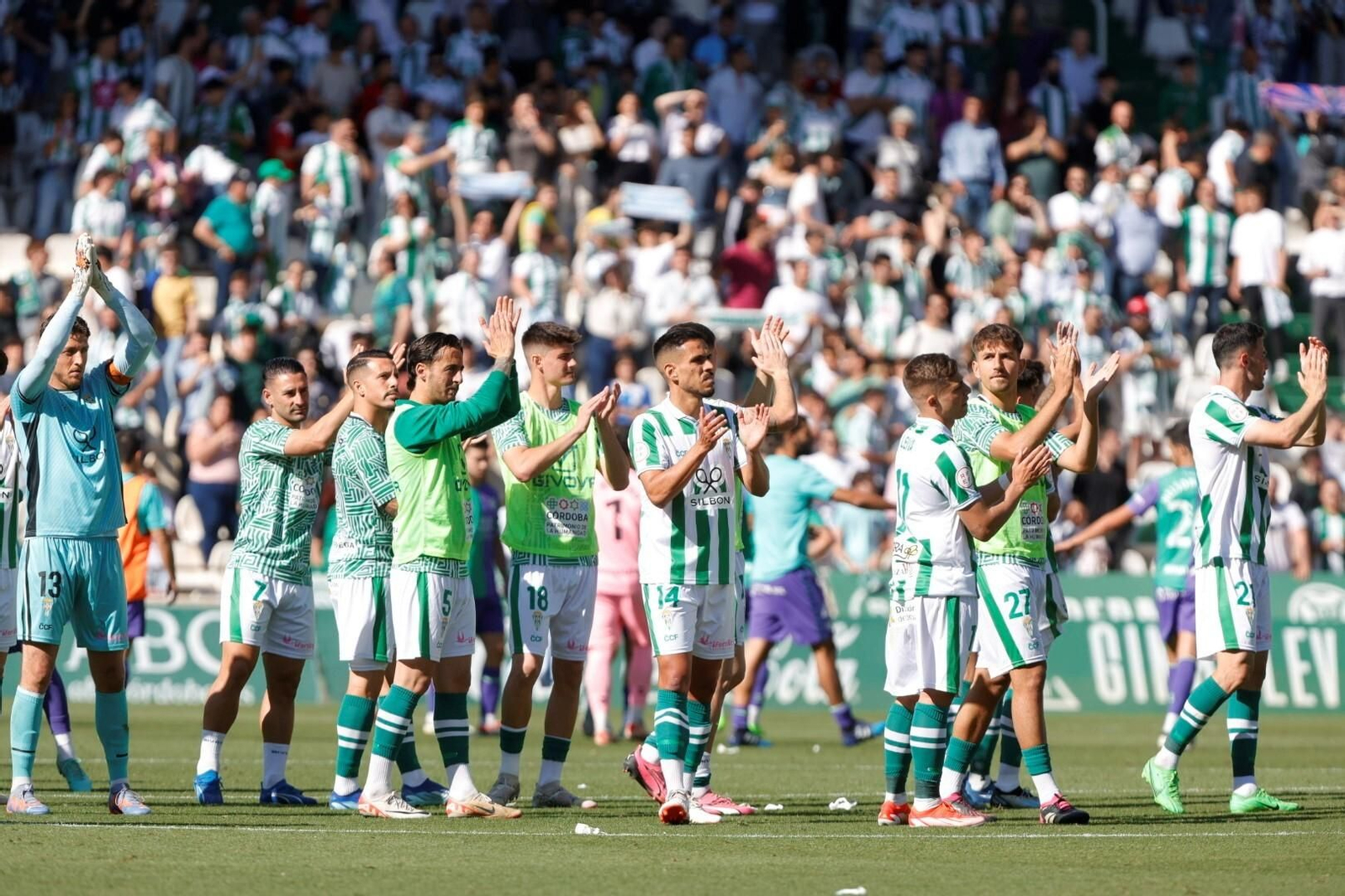 La plantilla del Córdoba agradece el apoyo de su afición