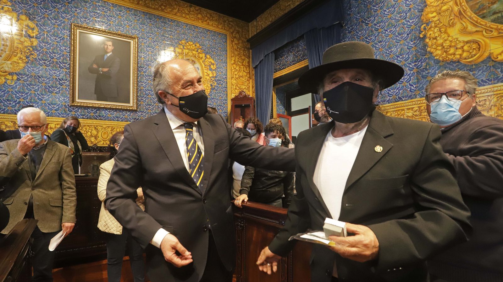 Fotos de la imposición de la insignia de Algeciras a El Lolo