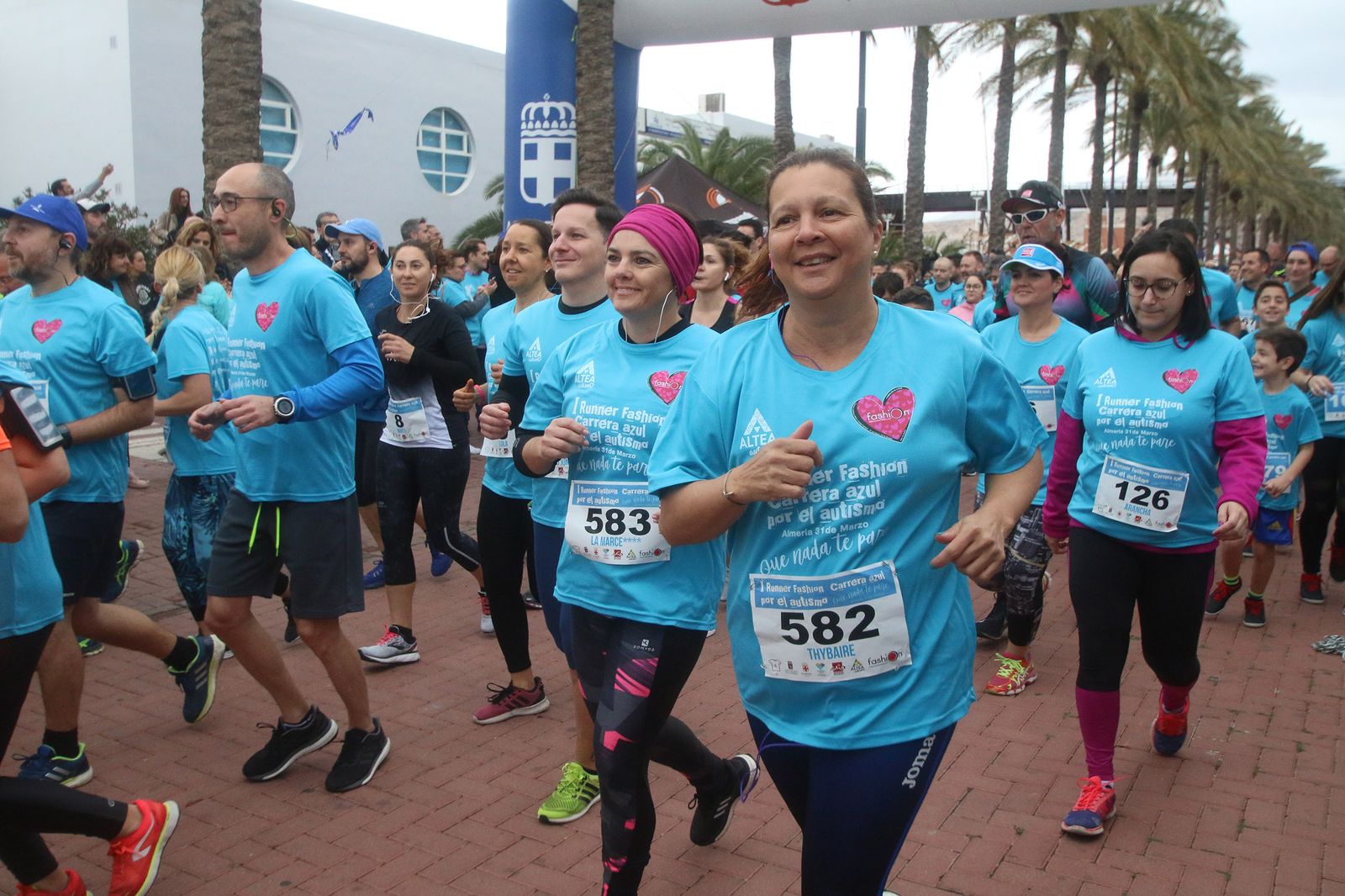 Galería gráfica de la 'RUNNER FASHION CARRERA AZUL POR EL AUTISMO'