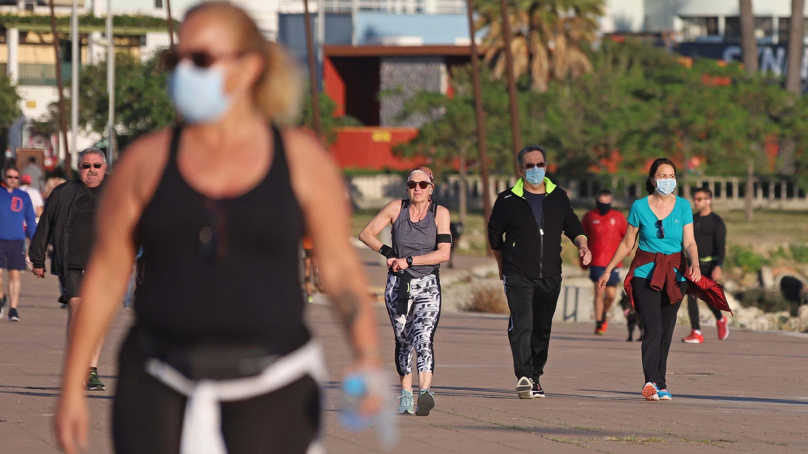 Deportistas y mayores vuelven a la calle en Algeciras