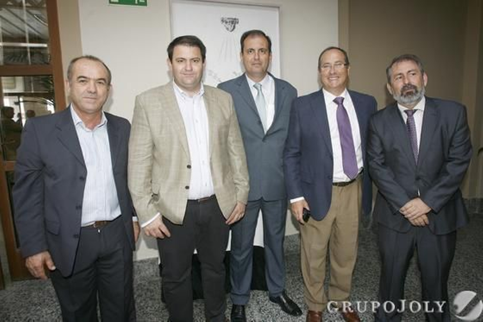 Manuel Azcárate, teniente de alcalde de Espera; Pedro Reina, diputado provincial de IU; Arsenio Cordero, exalcalde de Alcalá, Emilio Aragón y Gabriel Almagro. 

Foto: Julio Gonzalez-Joaquin Pino-Jose Braza