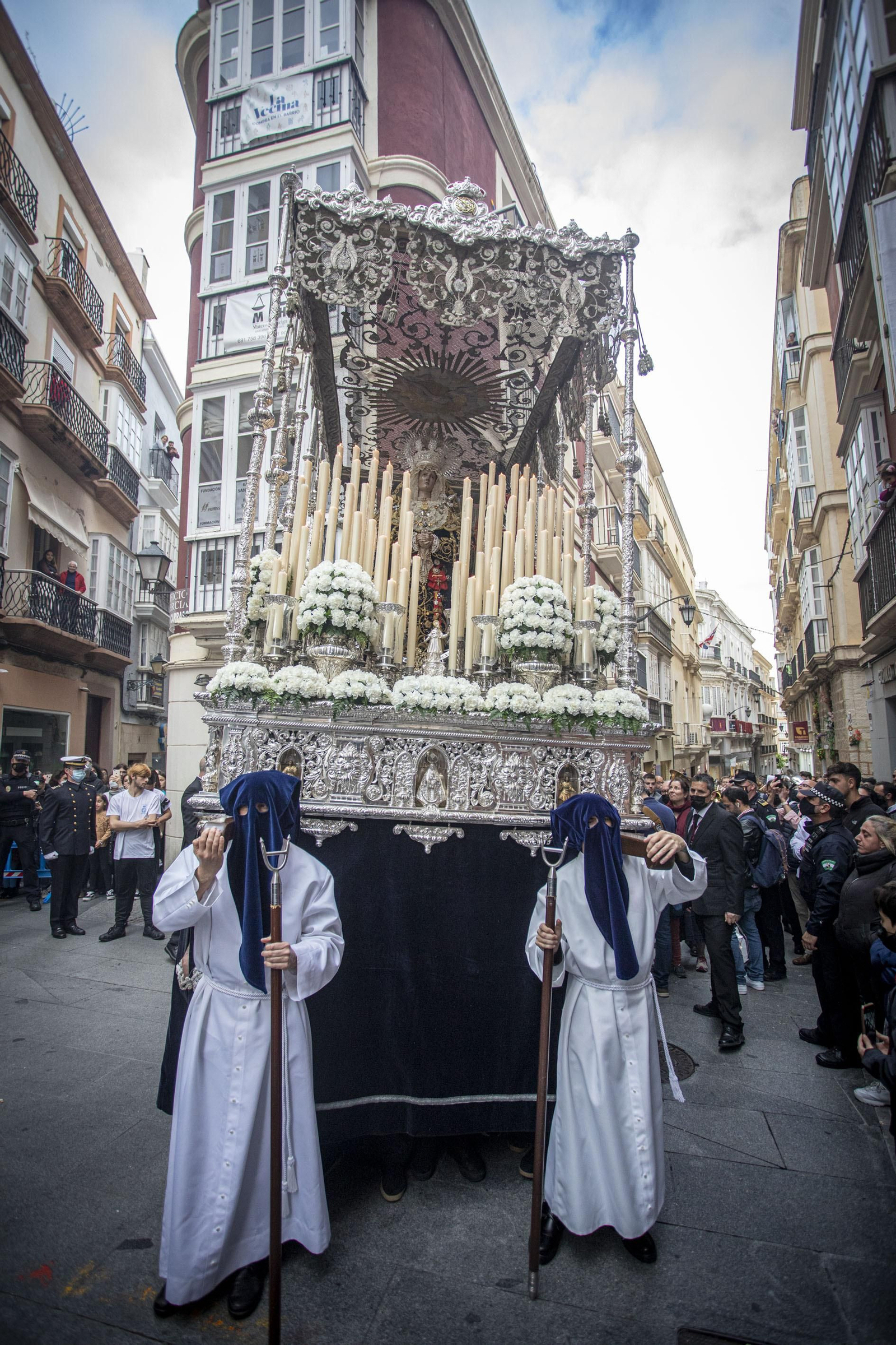 Las imágenes de la cofradía de Ecce-Homo en la Semana Santa de Cádiz 2022