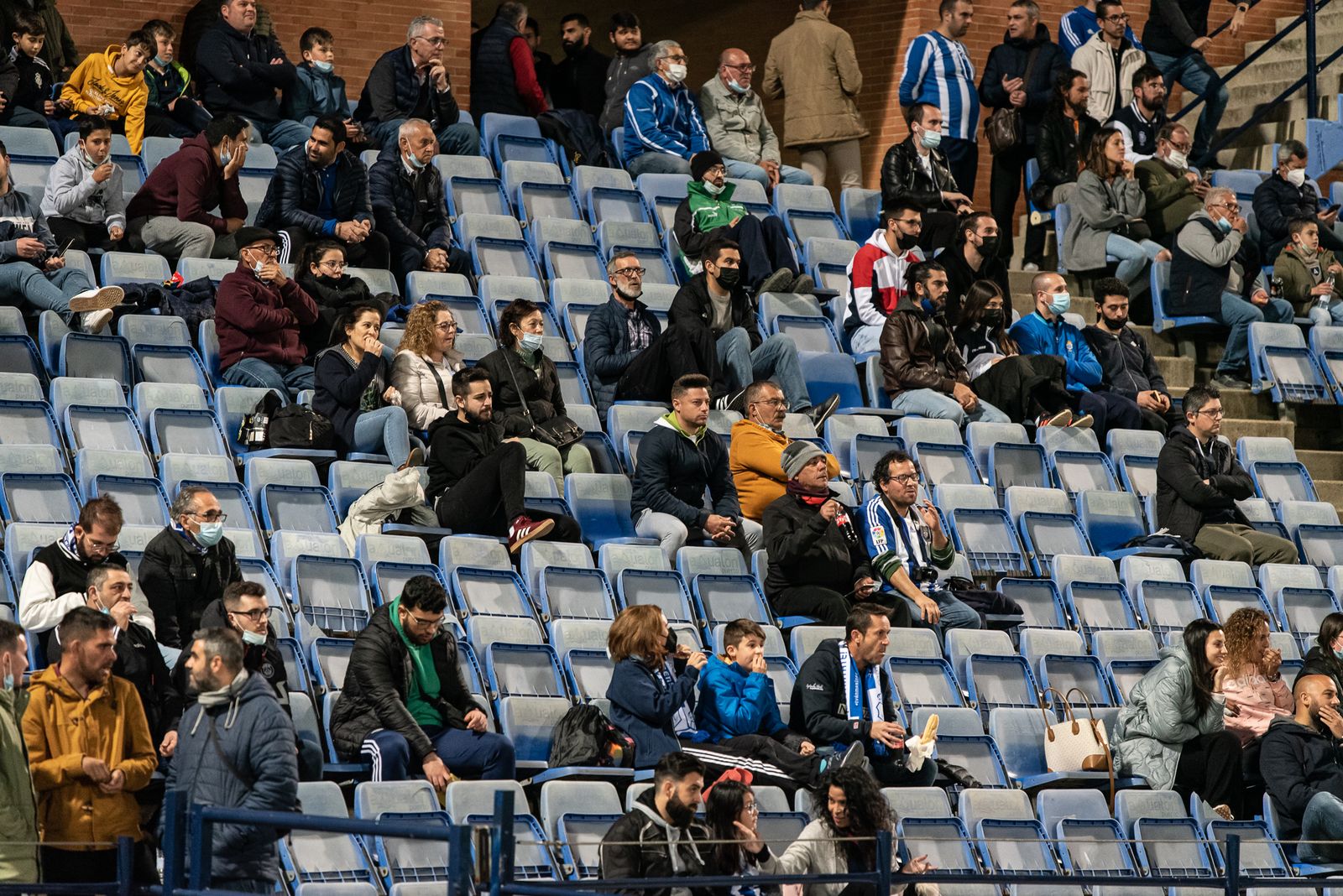 Imágenes del ambiente en las gradas del Recre - Conil