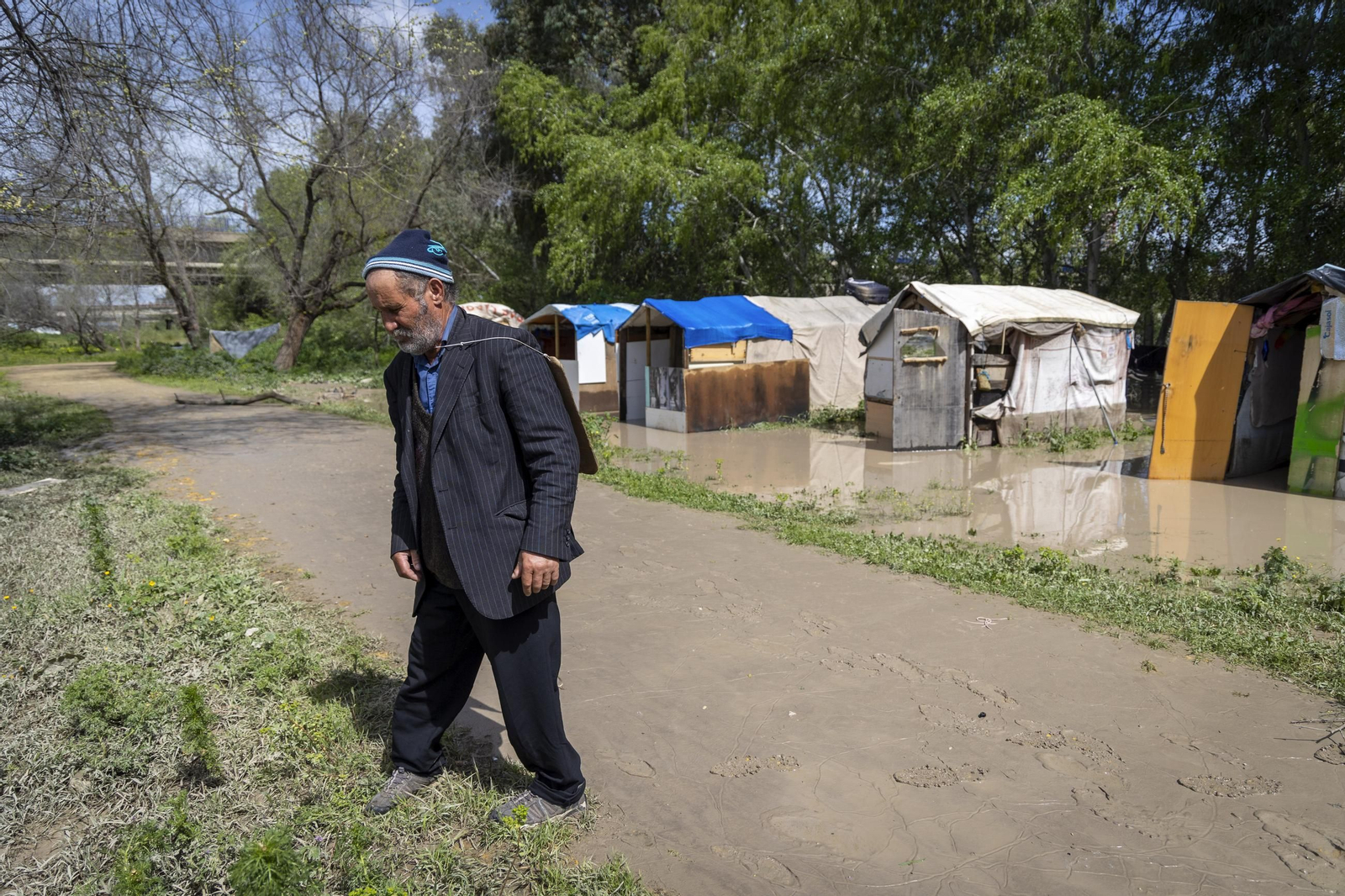 Las imágenes de la inundación del poblado chabolista junto a la orilla del Guadalquivir