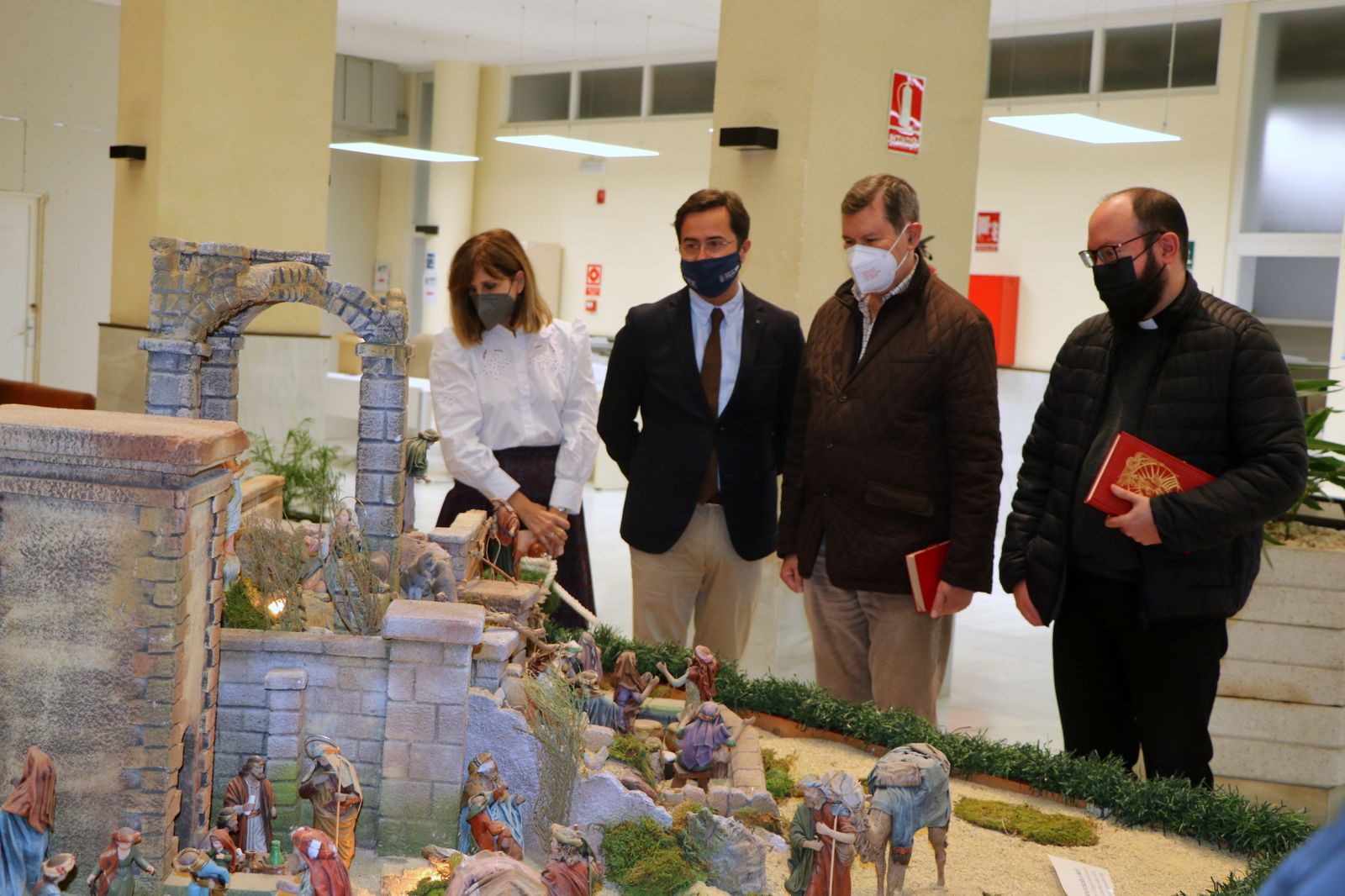 Más de 500 figuras forman el Belén Municipal, en el Patio de Luces del consistorio de El Ejido