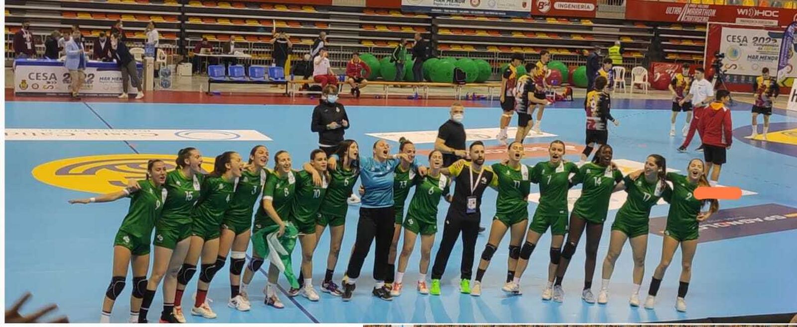 Las jugadoras de la selección andaluza celebran su título