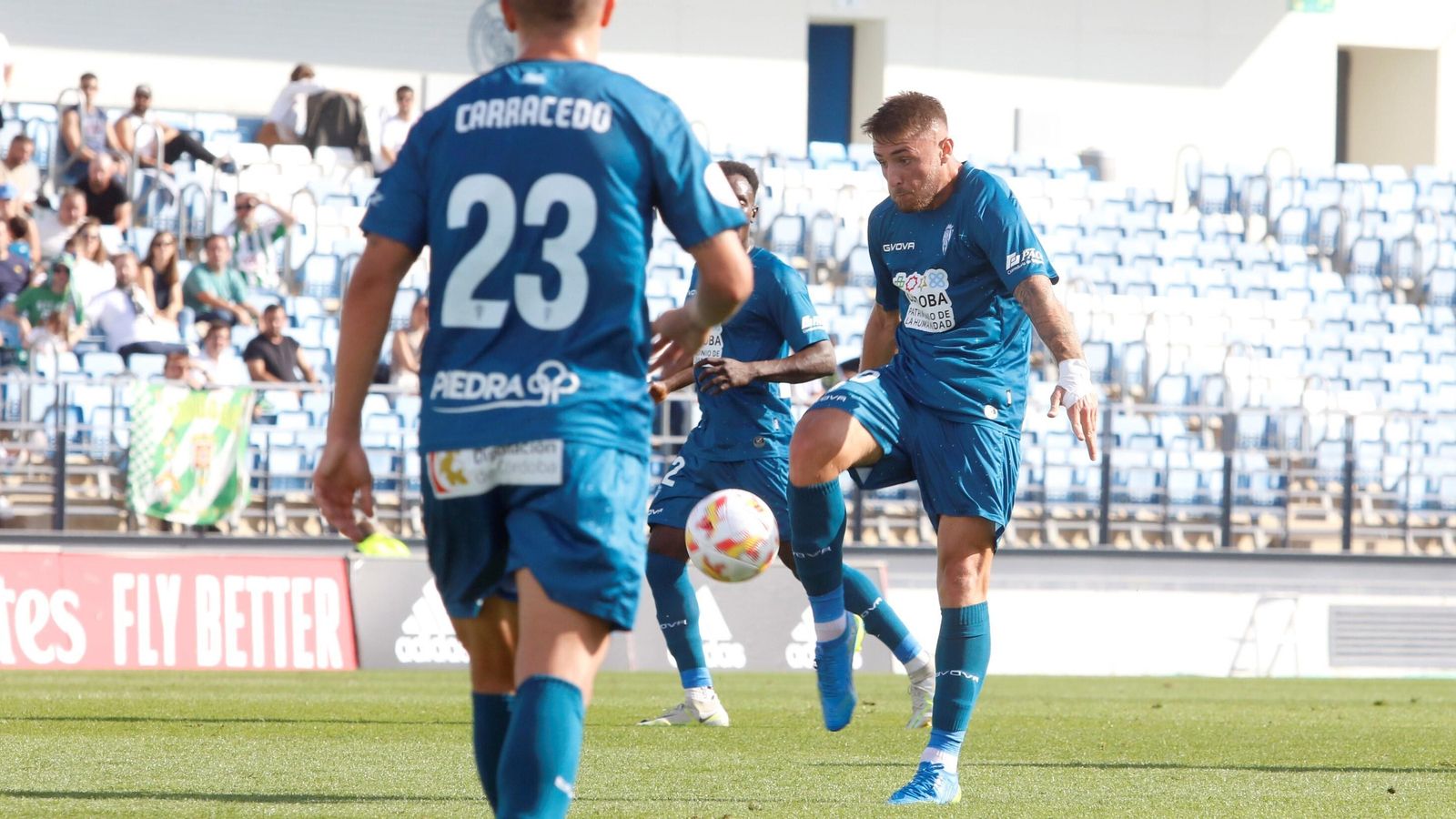 Casas engancha una volea espectacular en el 0-1 ante el Castilla.