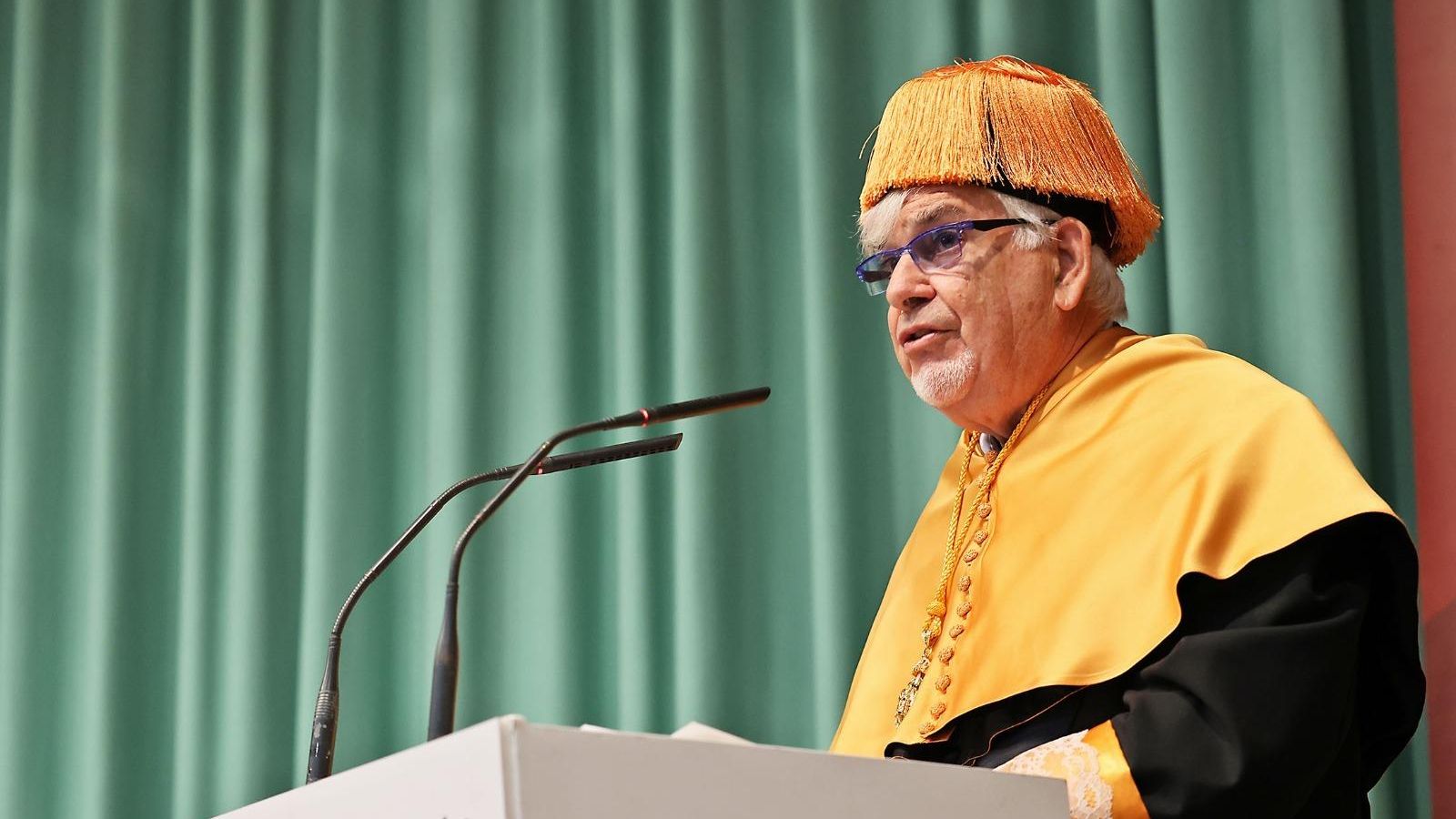 Simon L. Dolan durante su discurso de investidura.