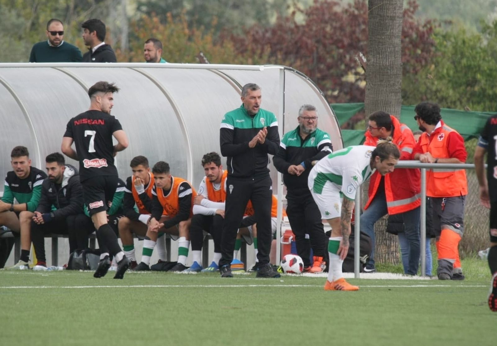 Juan Marrero anima a sus jugadores durante un partido.