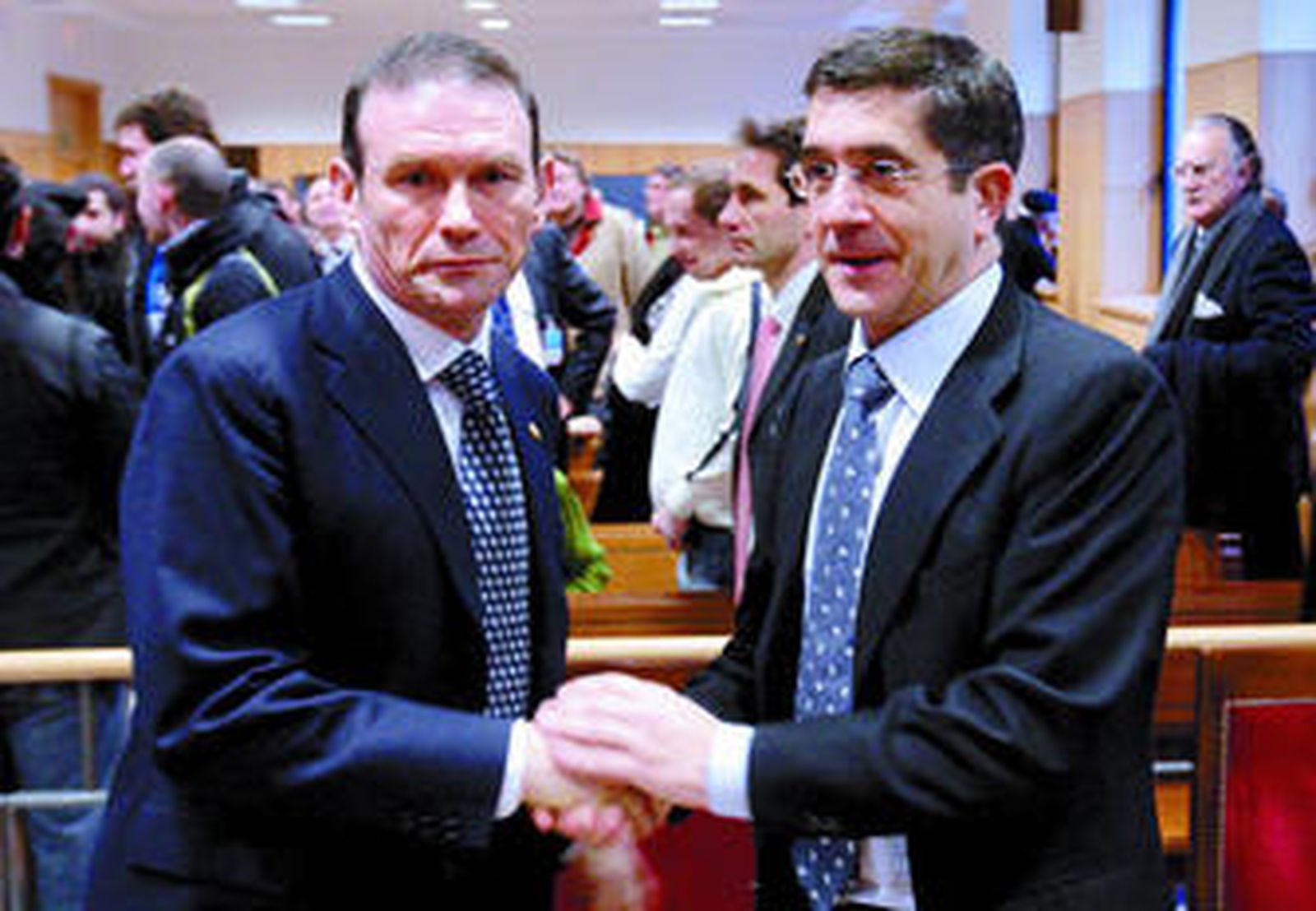 Ibarretxe y López, tras anunciar ayer el TSJPV el archivo de la causa en la que estaban imputados.