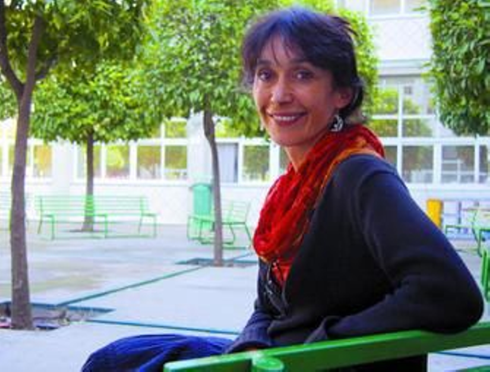 María José Lera Rodríguez, en el patio de la Facultad de Psicología de la Hispalense.