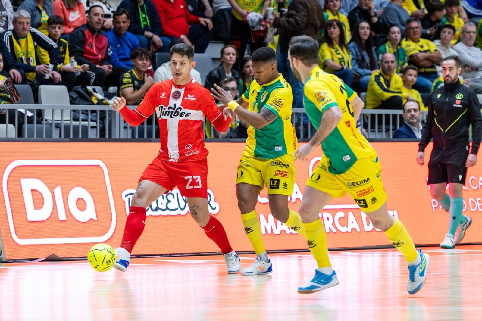 En imágenes: la afición y mejores jugadas del Jaén FS - Jimbee Cartagena