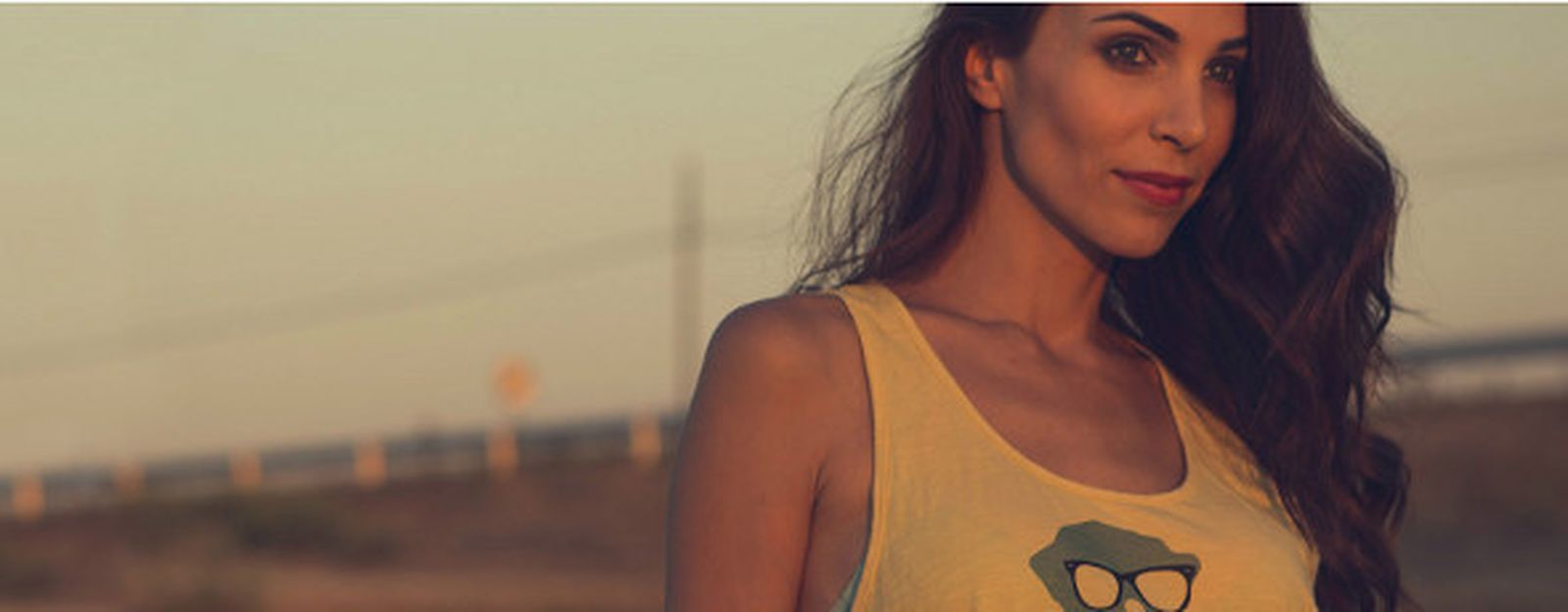 La actriz y diseñadora Nerea Garmendia luciendo un Kimono de su propia firma.