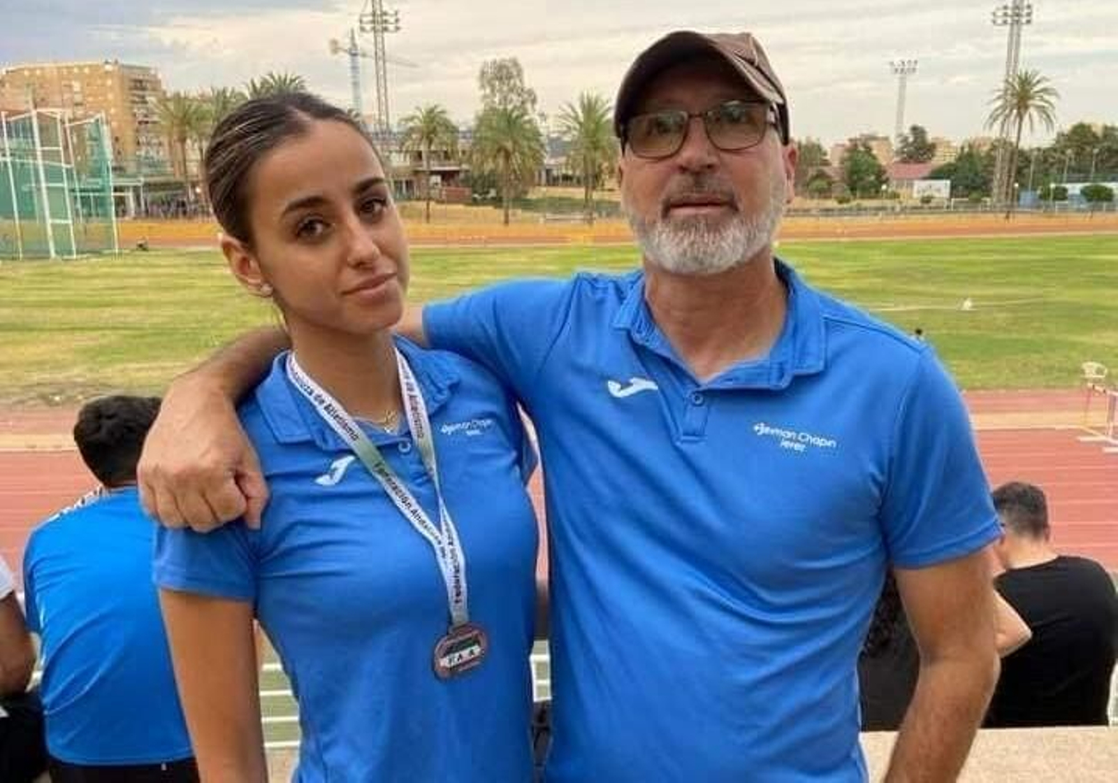 Marta Moreno, con su padre y entrenador José María Moreno.
