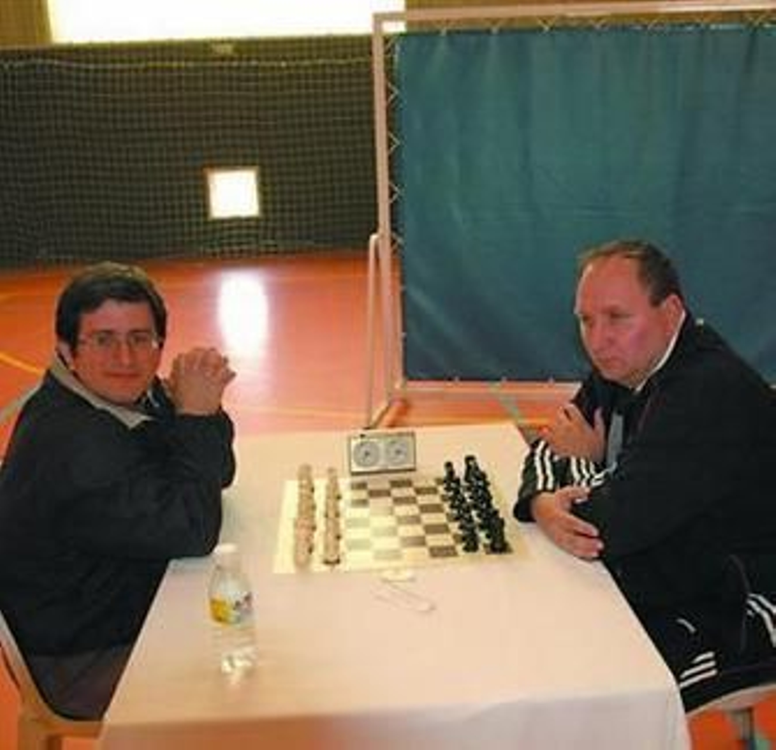 Razmyslov -a la derecha- en una partida con Matamoros. Razmyslov -a la derecha- en una partida con Matamoros.