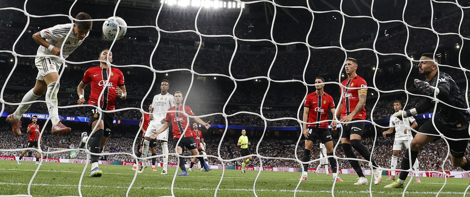 Güler marca de cabeza el gol que le daba el empate al Real Madrid ante el Mallorca.