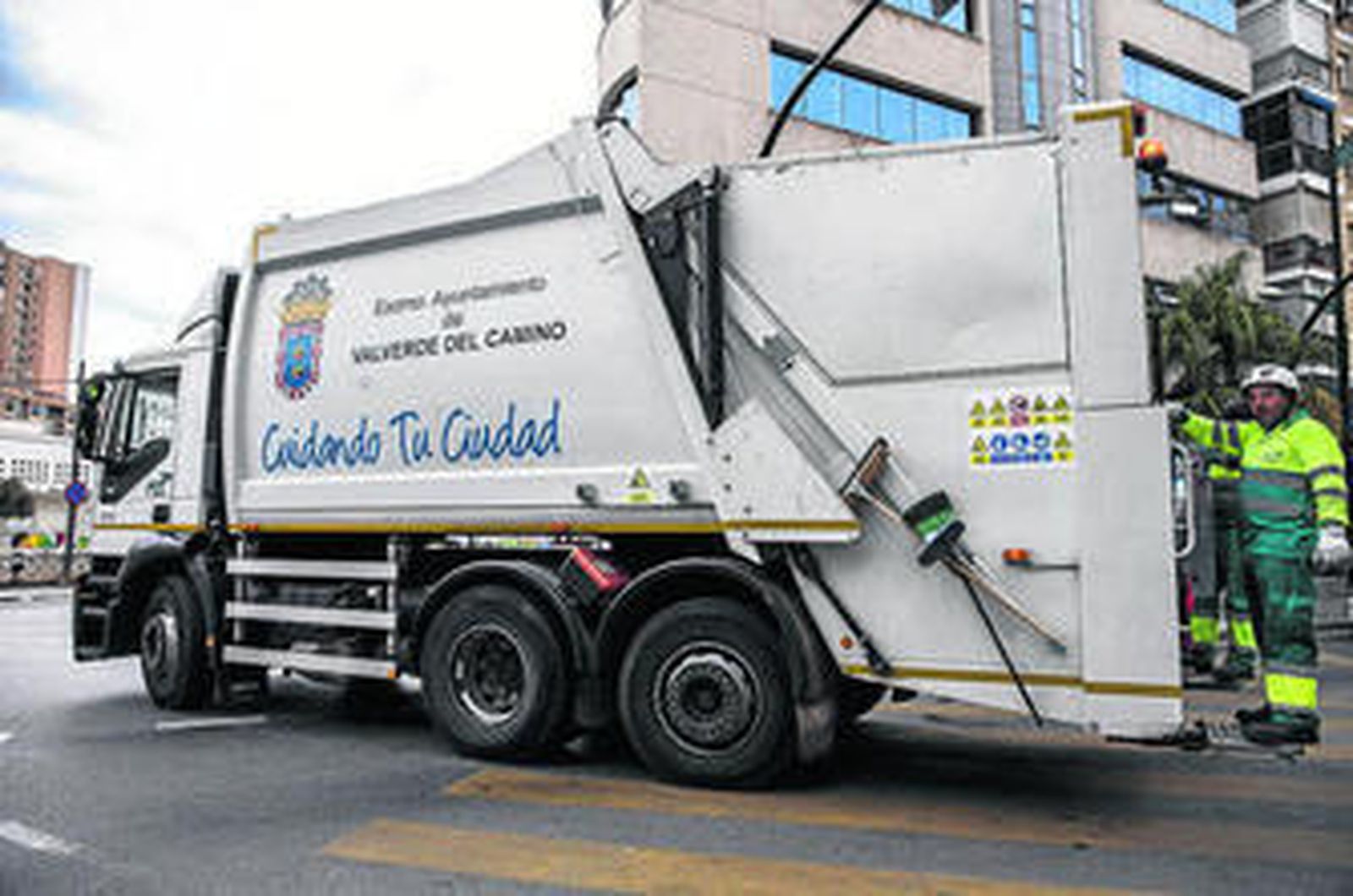 Camión de recogida de basura llegado a Málaga desde Valverde del Camino.