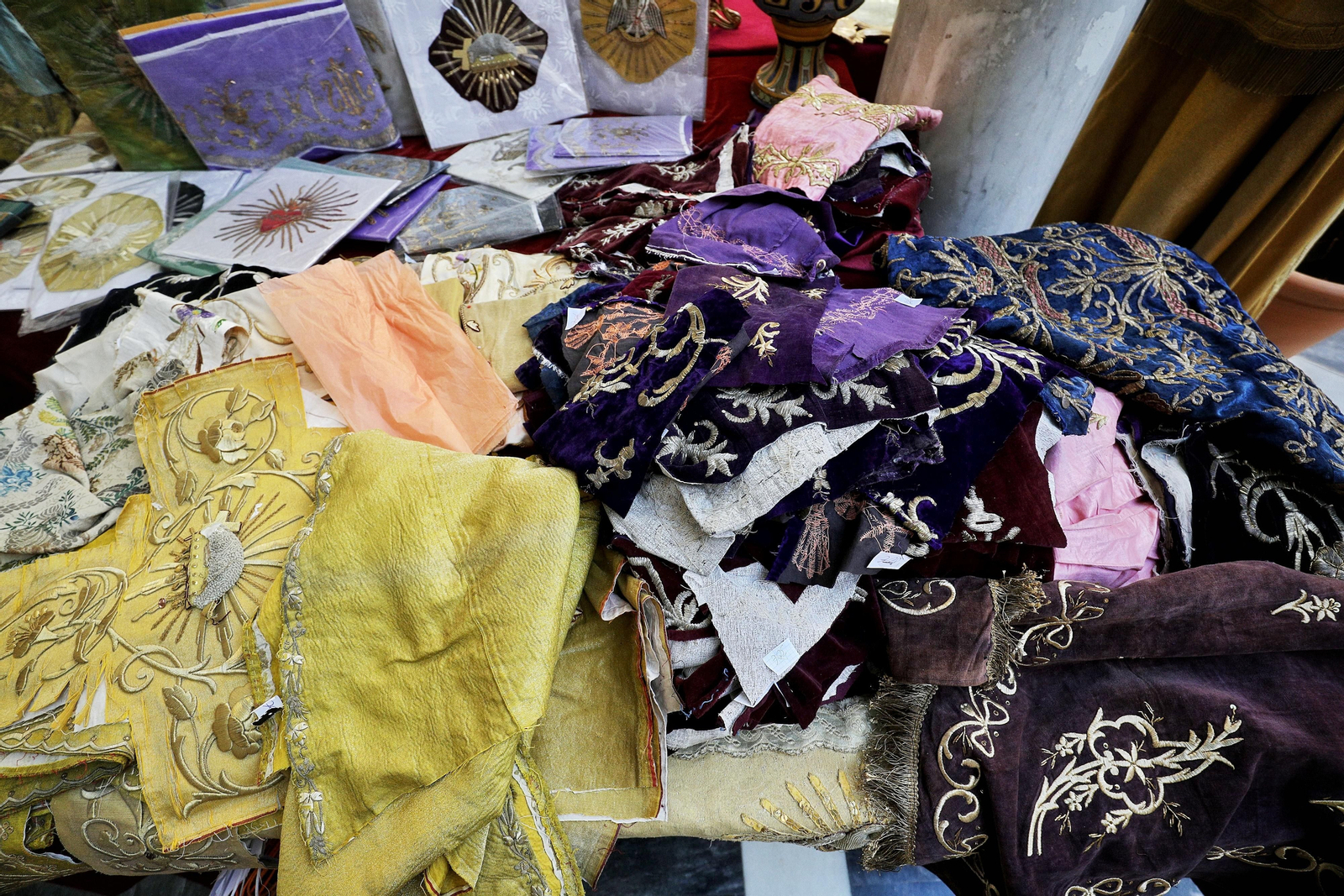 Las imágenes del Mercado de Antigüedades y Coleccionismo en el convento de Santo Domingo