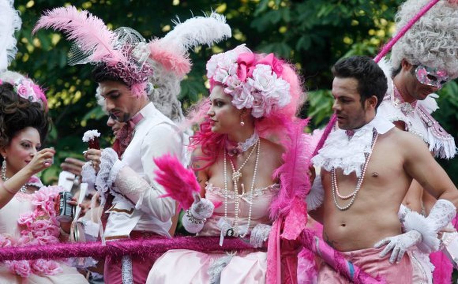 Centenares de miles de personas celebran en Madrid la fiesta del 'Orgullo Gay'