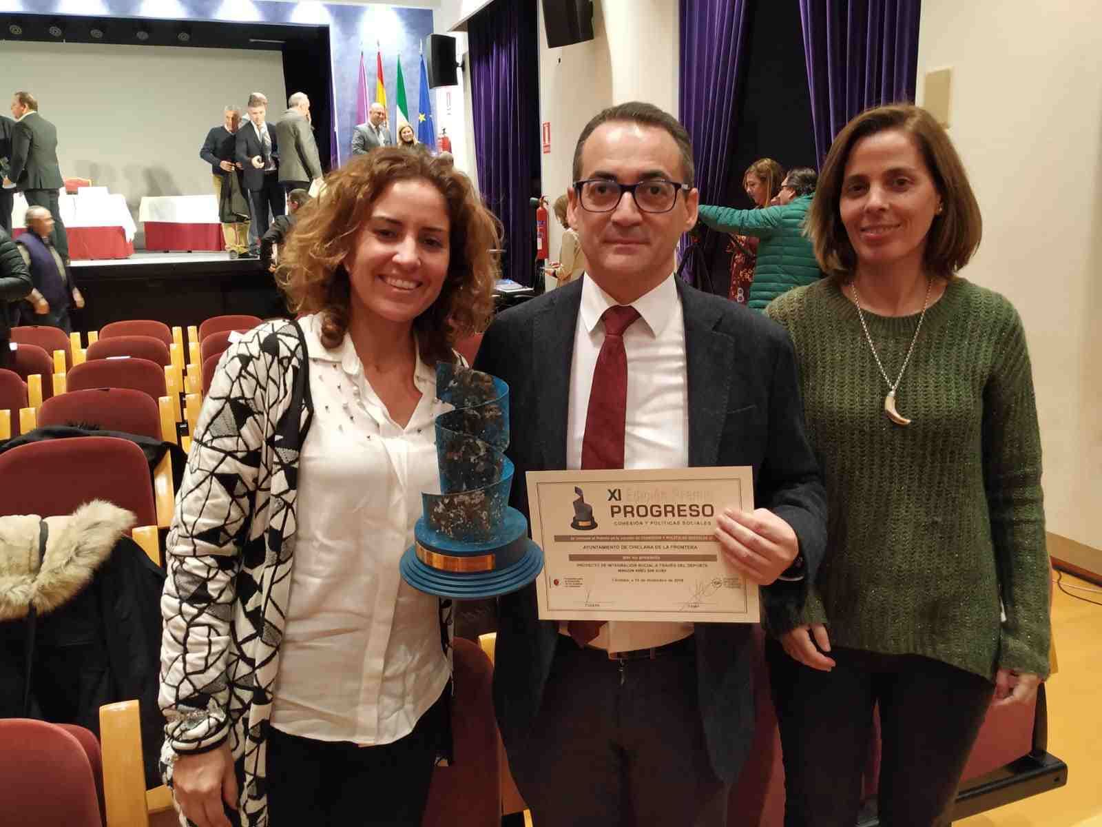 El edil Francisco José Salado tras recoger la distinción en un acto celebrado en Córdoba.