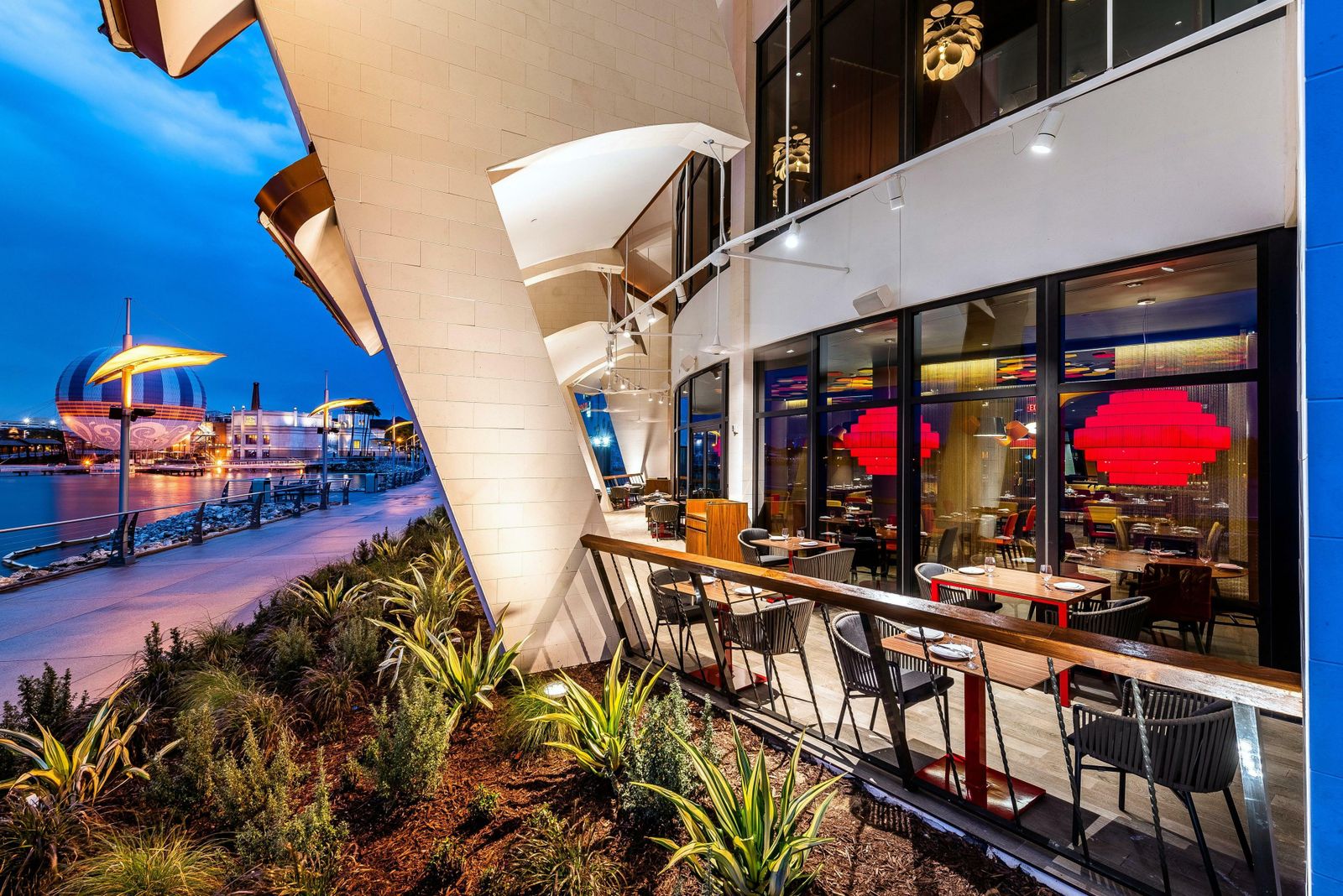 Patio exterior del restaurante Jaleo by José Andrés, en Walt Disney World Resort de Orlando.