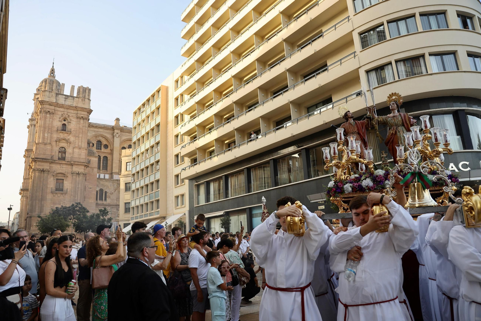 La procesión de los Santos Patronos de Málaga, en fotos
