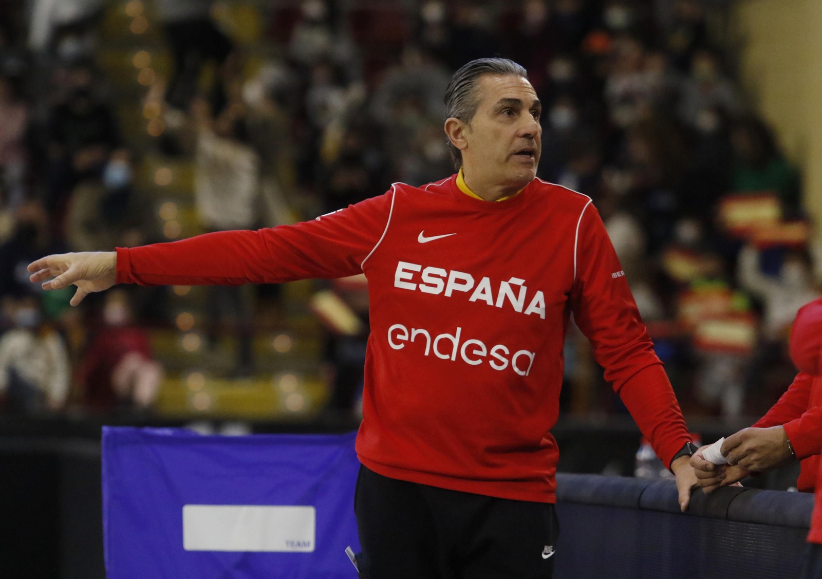 La selección española de baloncesto abre el entrenamiento en Córdoba a los más jóvenes, en imágenes