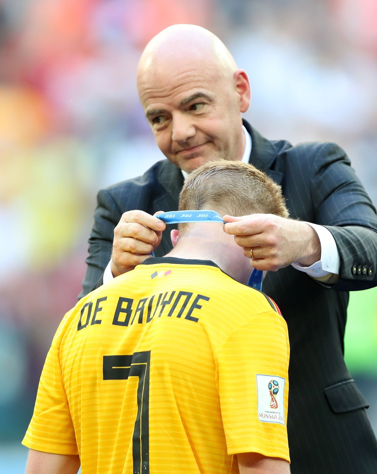 Infantino y de Bruyne.