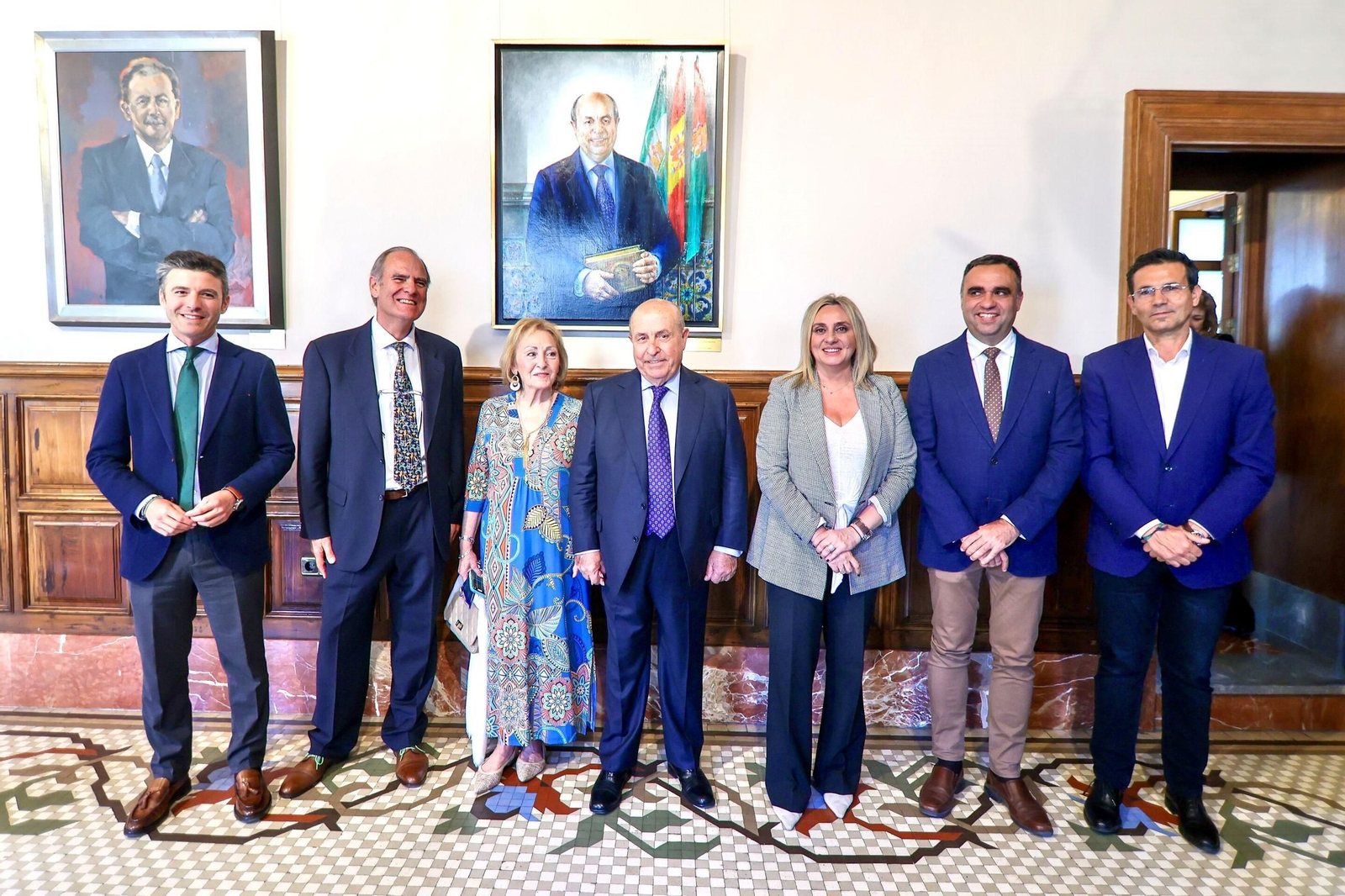 El retrato de Torres Hurtado ya luce en el Ayuntamiento de Granada: todas las imágenes