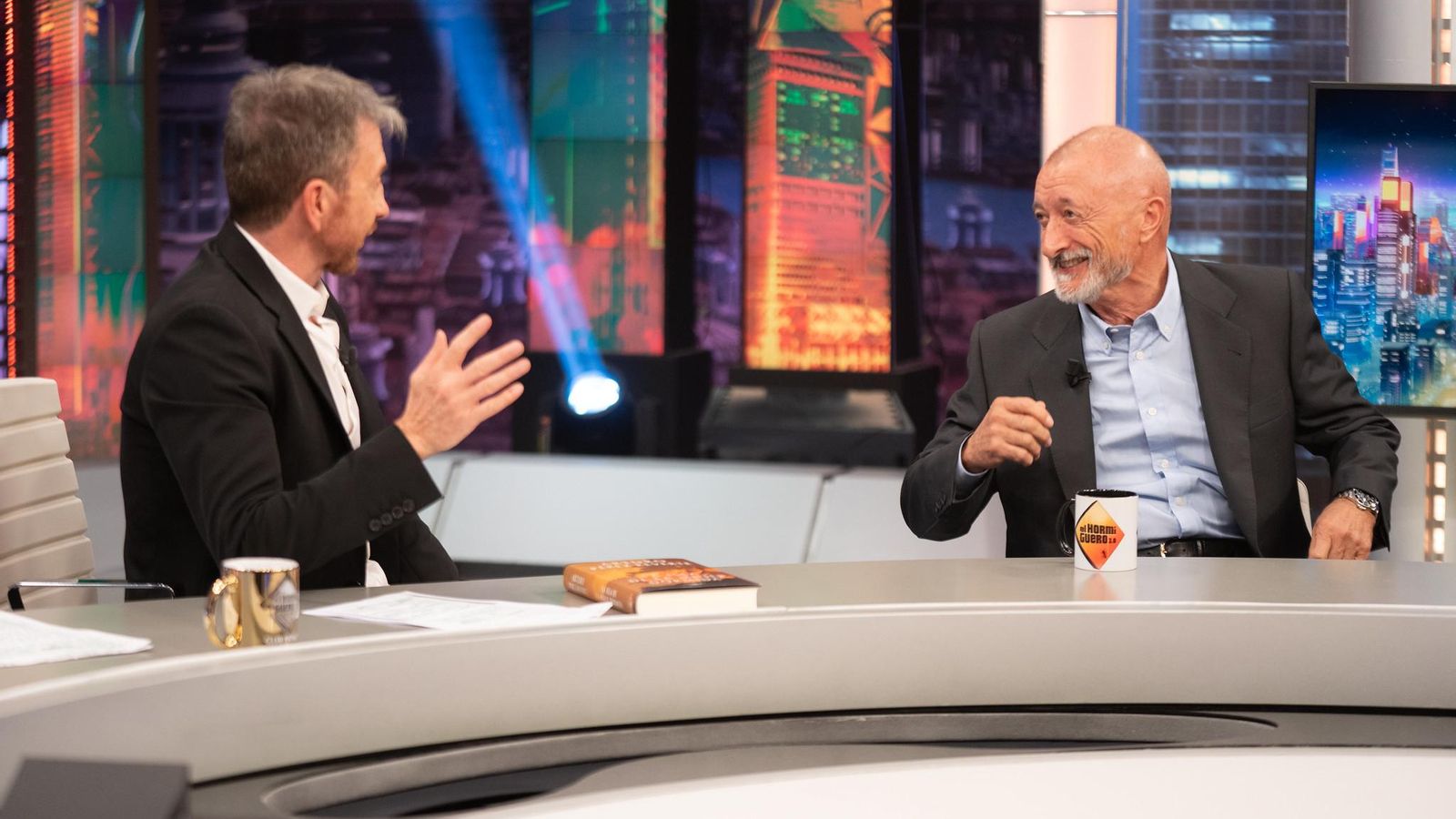 Pérez-Reverte sonríe ante una pregunta con Pablo Motos este lunes en 'El Hormiguero' Pérez-Reverte sonríe ante una pregunta con Pablo Motos este lunes en 'El Hormiguero'