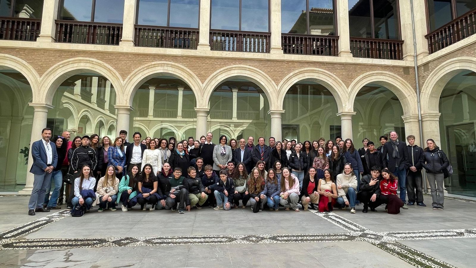 La delegada de Desarrollo Educativo y Formación Profesional de Granada recibe a un grupo de estudiantes y docentes vieneses