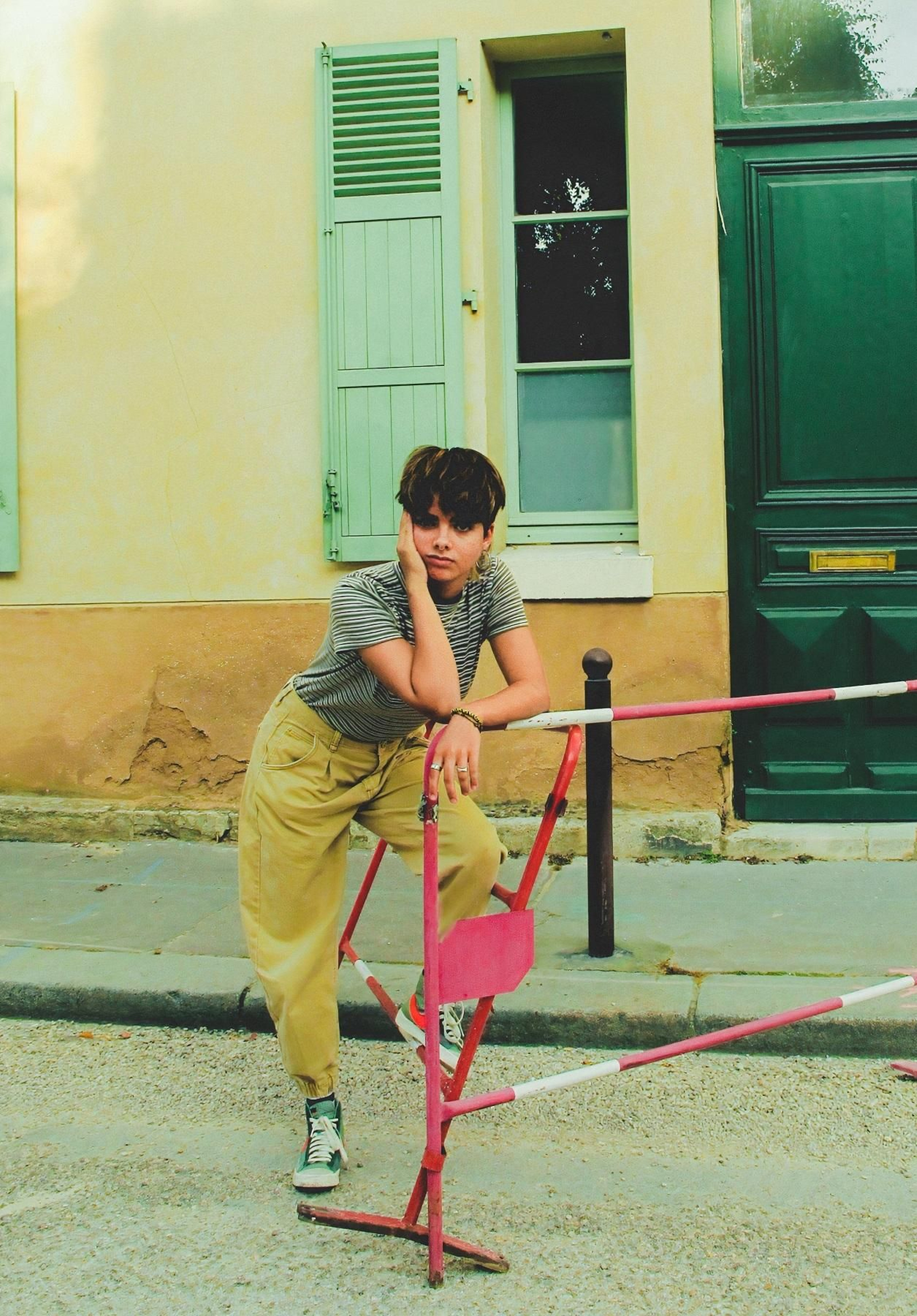 Retrato de Marina Alonso expuesto en Torre Sevilla.