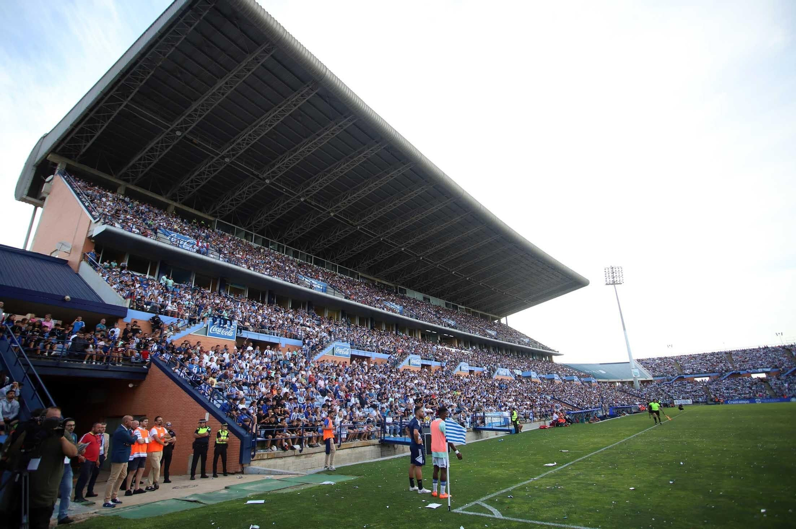 Imágenes del gran ambiente en el Nuevo Colombino en el ascenso del Recre
