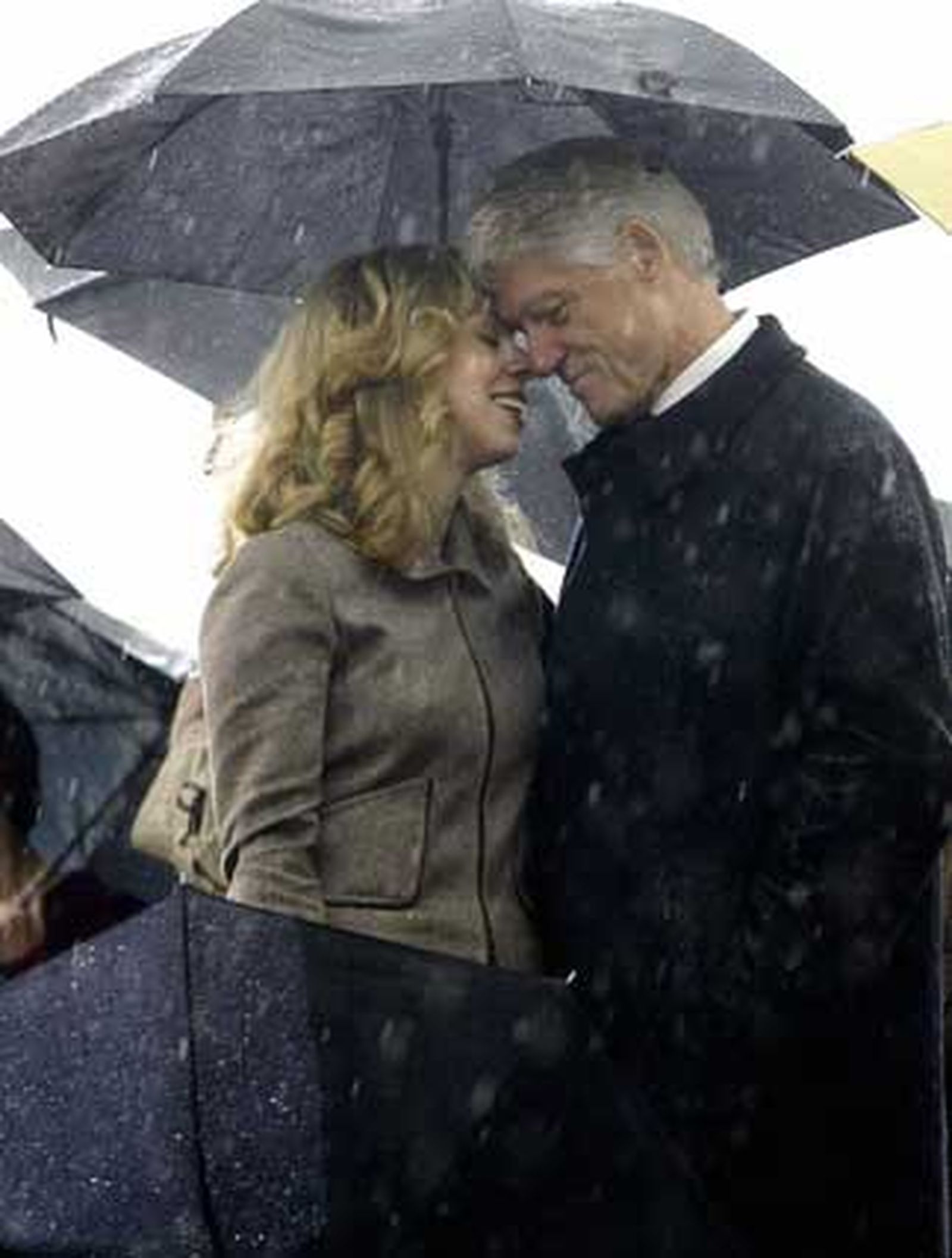 A los Clinton se les casa la niña