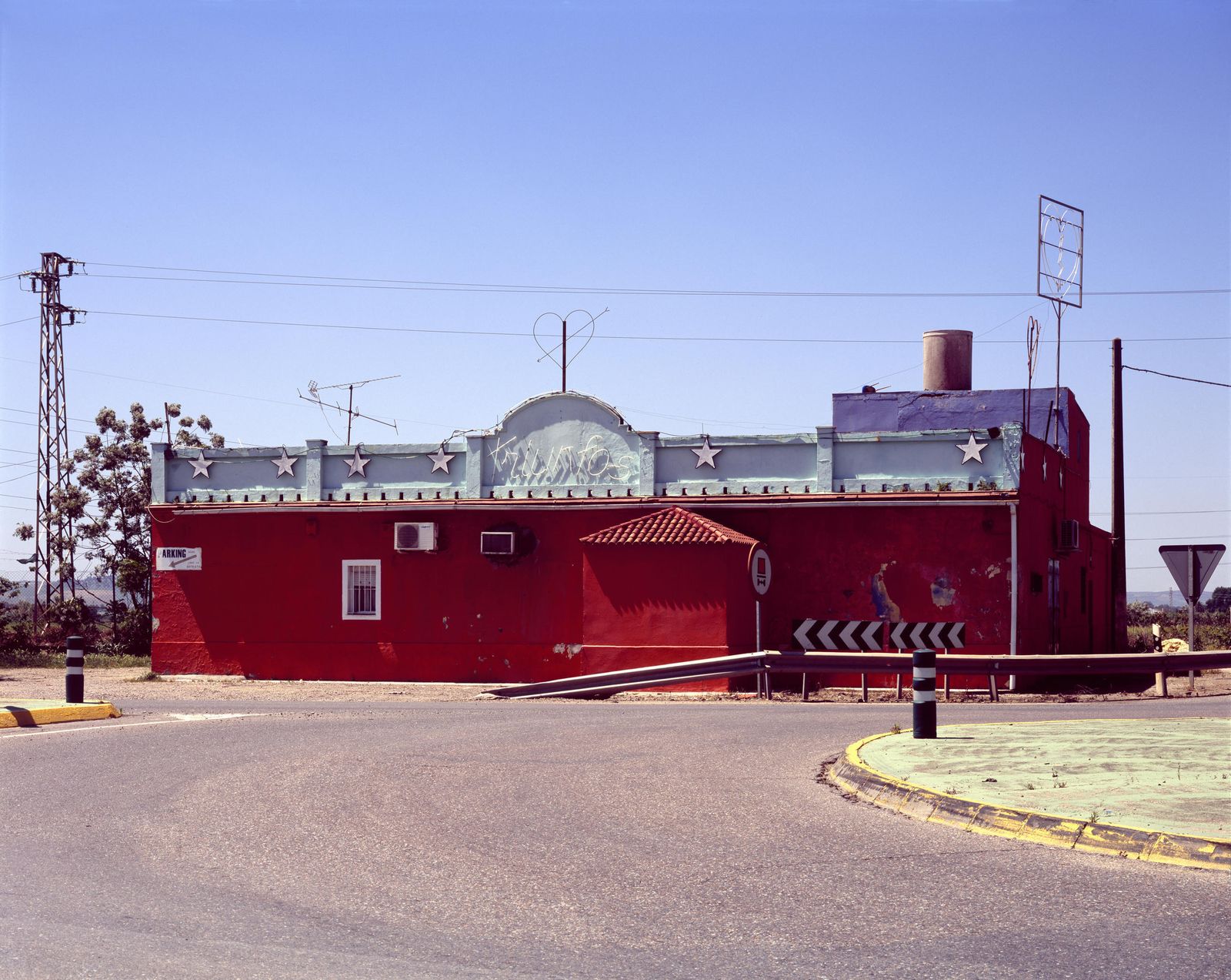 1. Club Los Daneses, en Camas (Sevilla). 2. Club Triunfo's, en la carretera provincial C-433, de Sevilla a Cazalla de la Sierra. 3. Club Woman, en Montuenga (Segovia). 4. Club Las Vegas, en Medina del Campo (Valladolid). 5. Club Star, en Argamasilla de Alba (Ciudad Real).