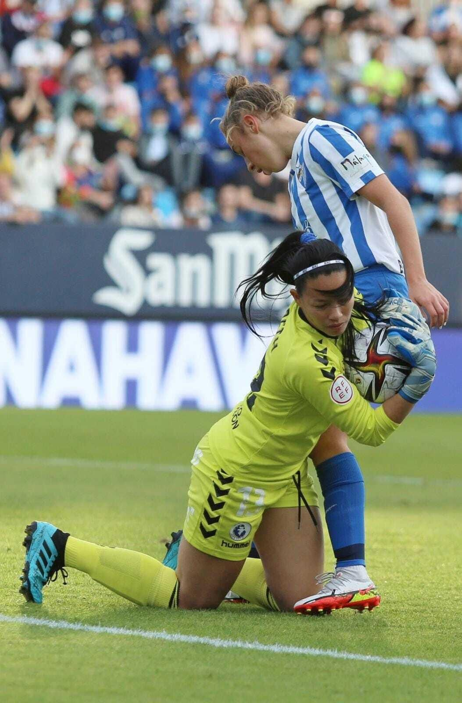 Galería: La plana mayor del Málaga CF apoyó al Femenino