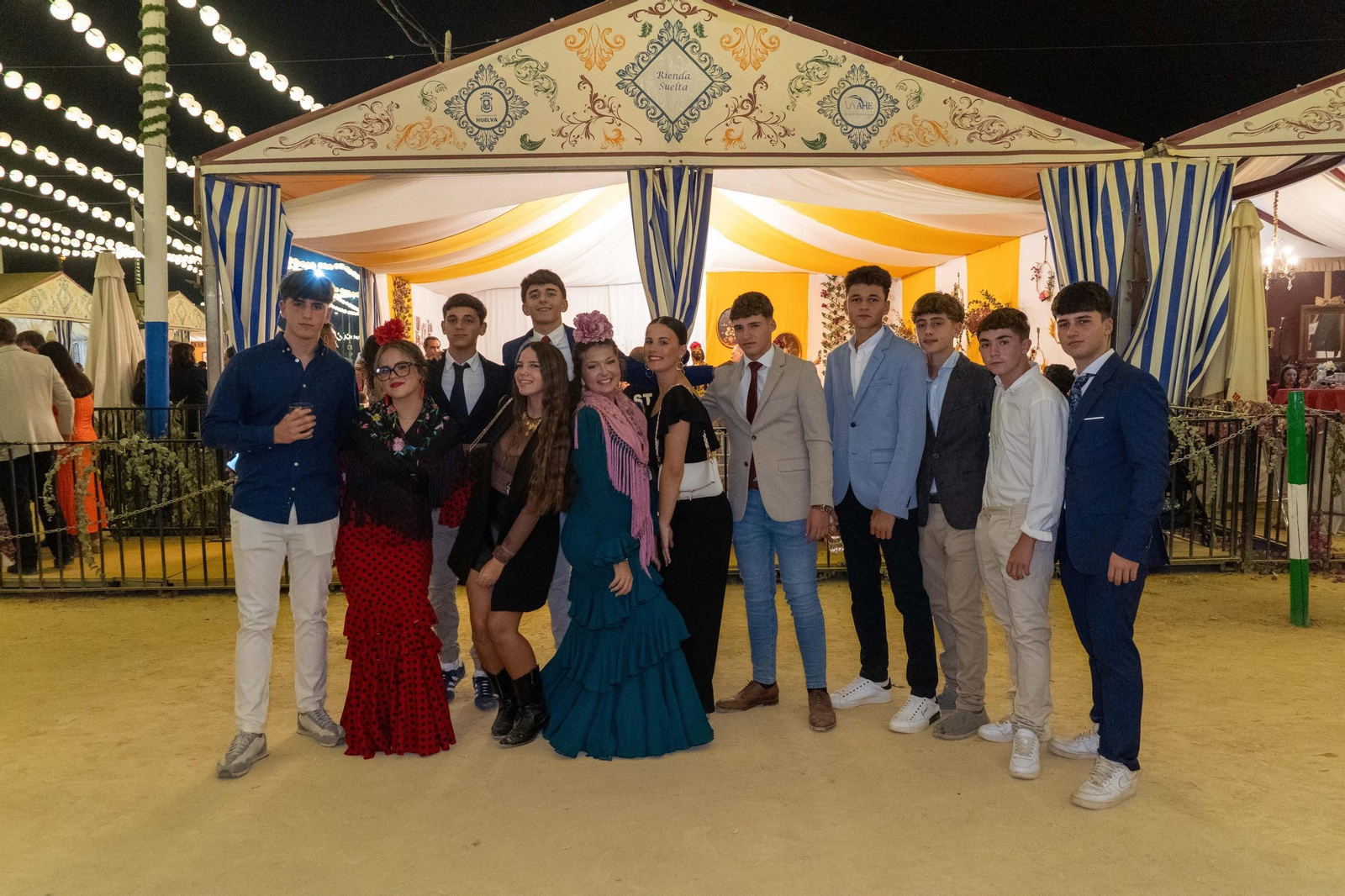 Imágenes del ambiente del ambiente de la noche del domingo en la Feria de Otoño y del Caballo 2025 de Huelva