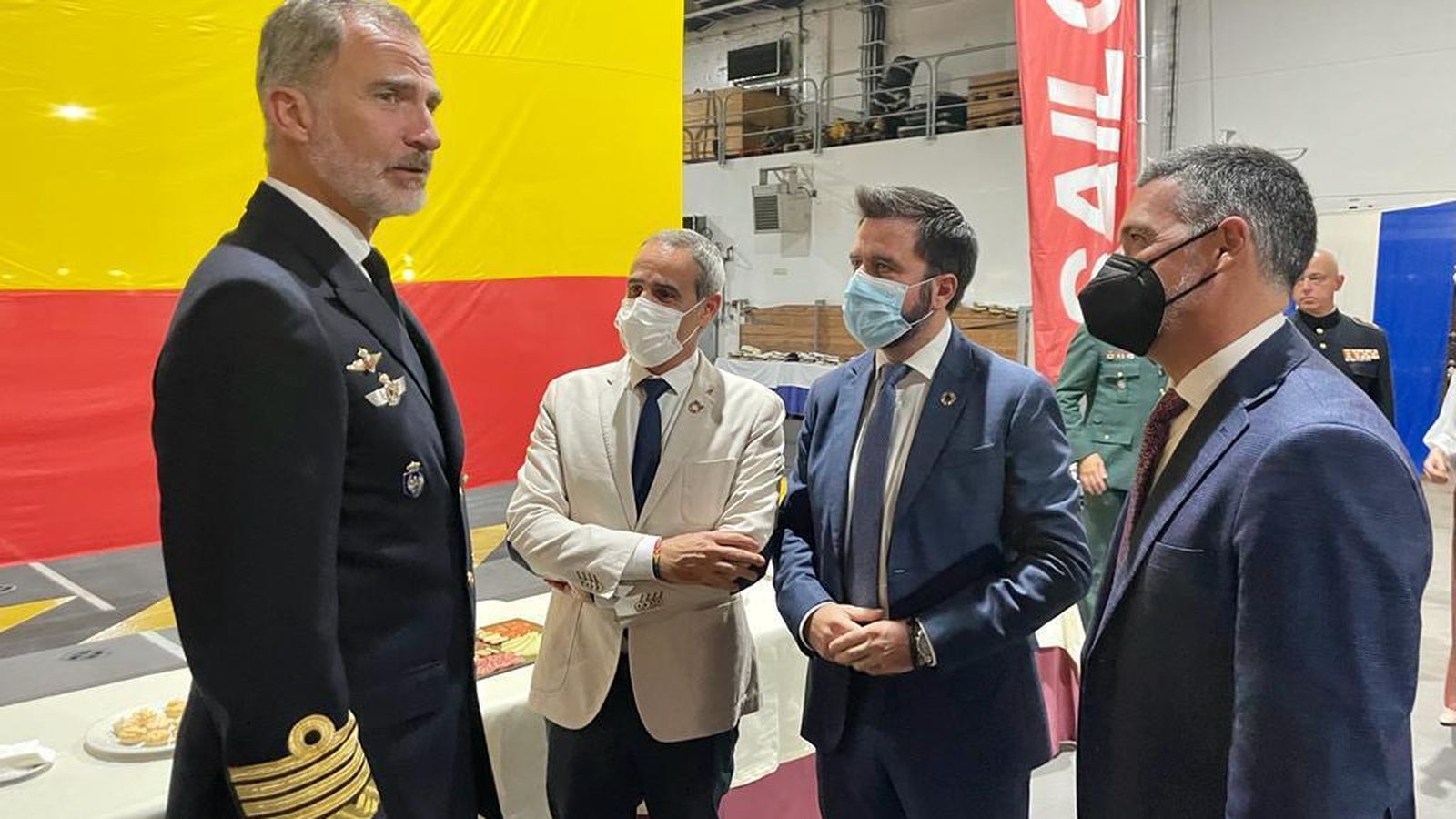 El Rey departiendo con José Pacheco y Fran González.