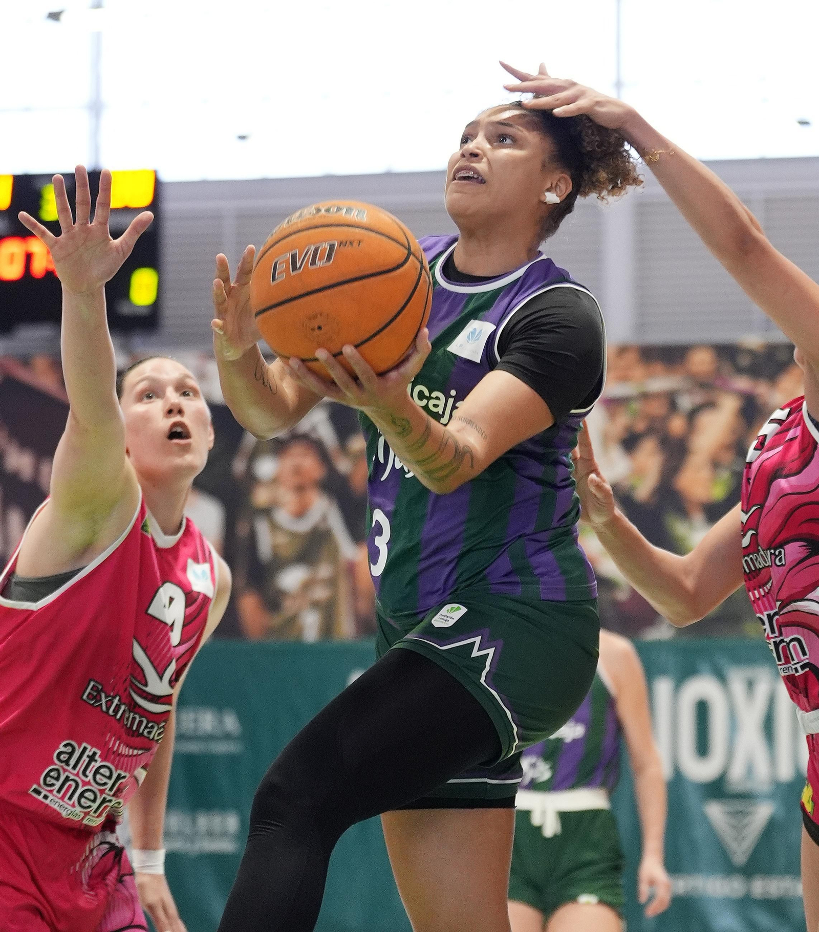 El Unicaja Mijas vuelve a ganar ante el Al-Qázeres