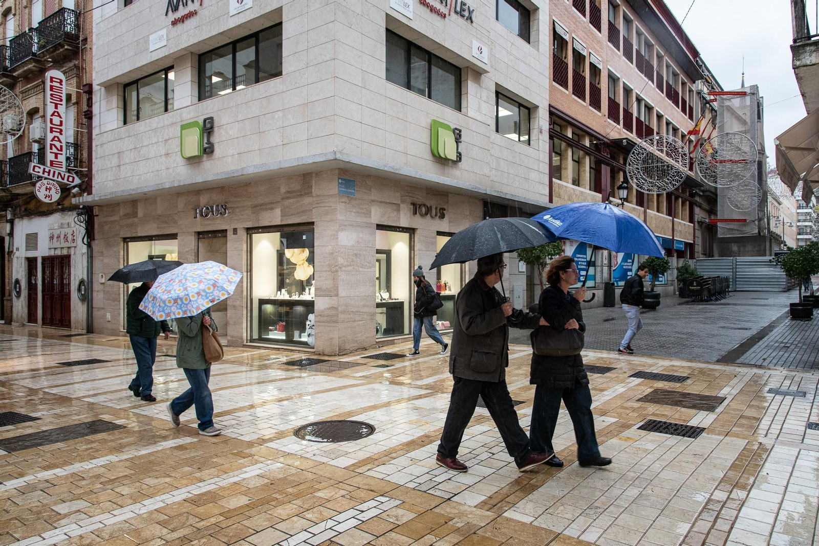 Día de lluvia, viento y frío en Huelva, en imágenes
