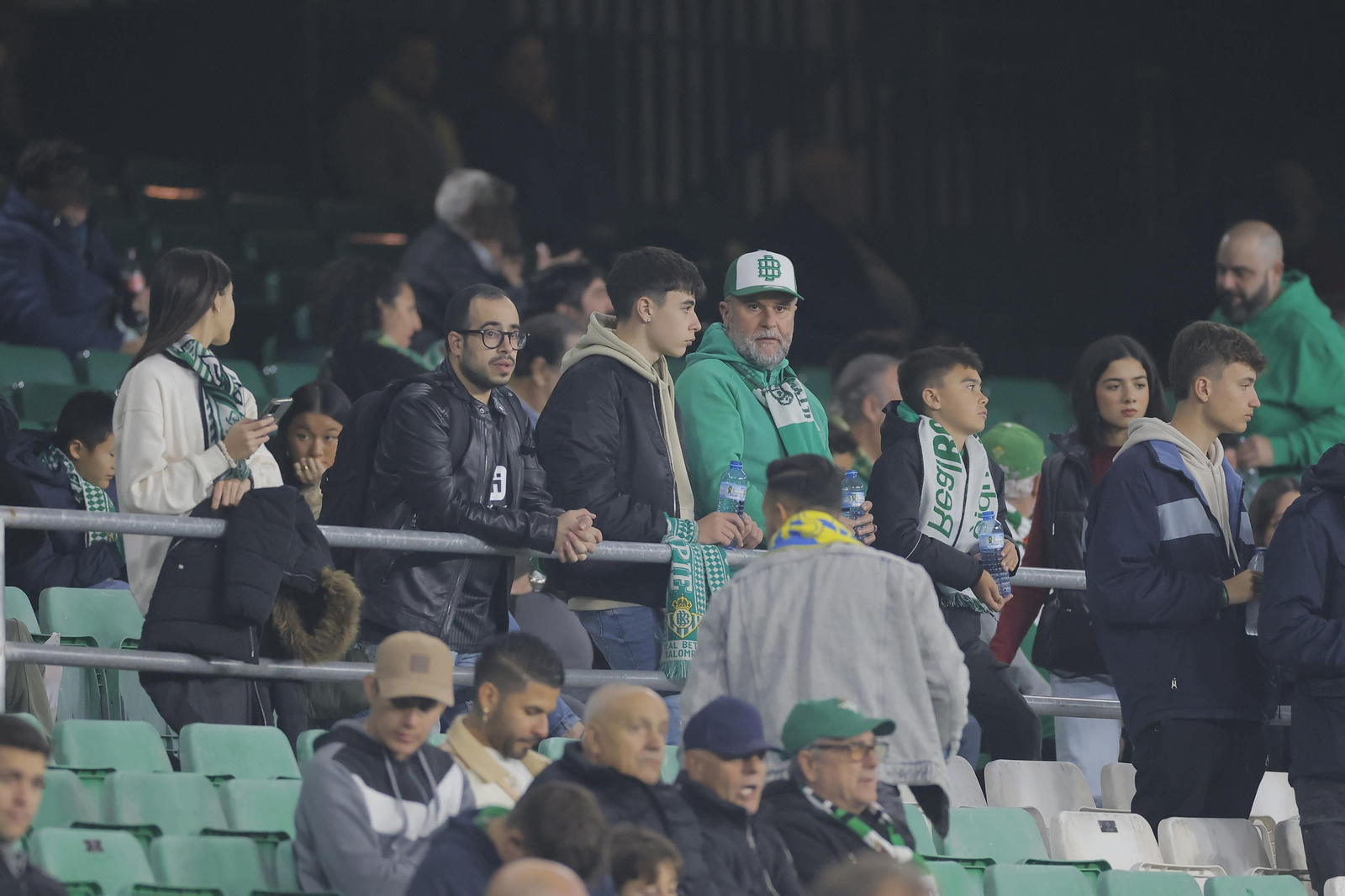Búscate en las fotos del Betis-Las Palmas