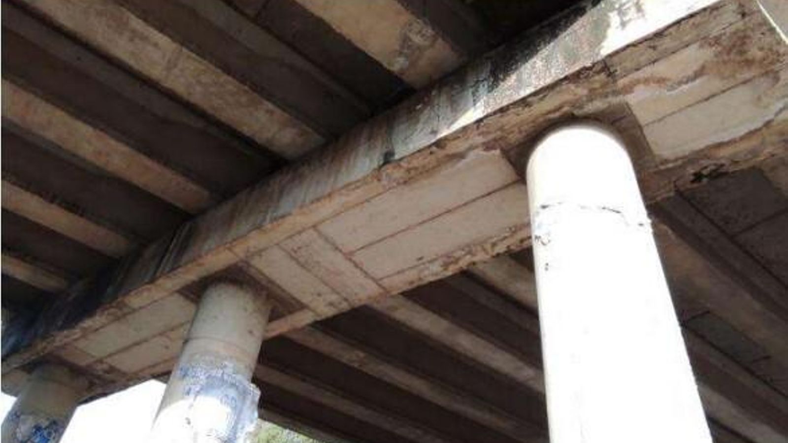 Estado que presenta el puente de Bahía Sur. Estado que presenta el puente de Bahía Sur.
