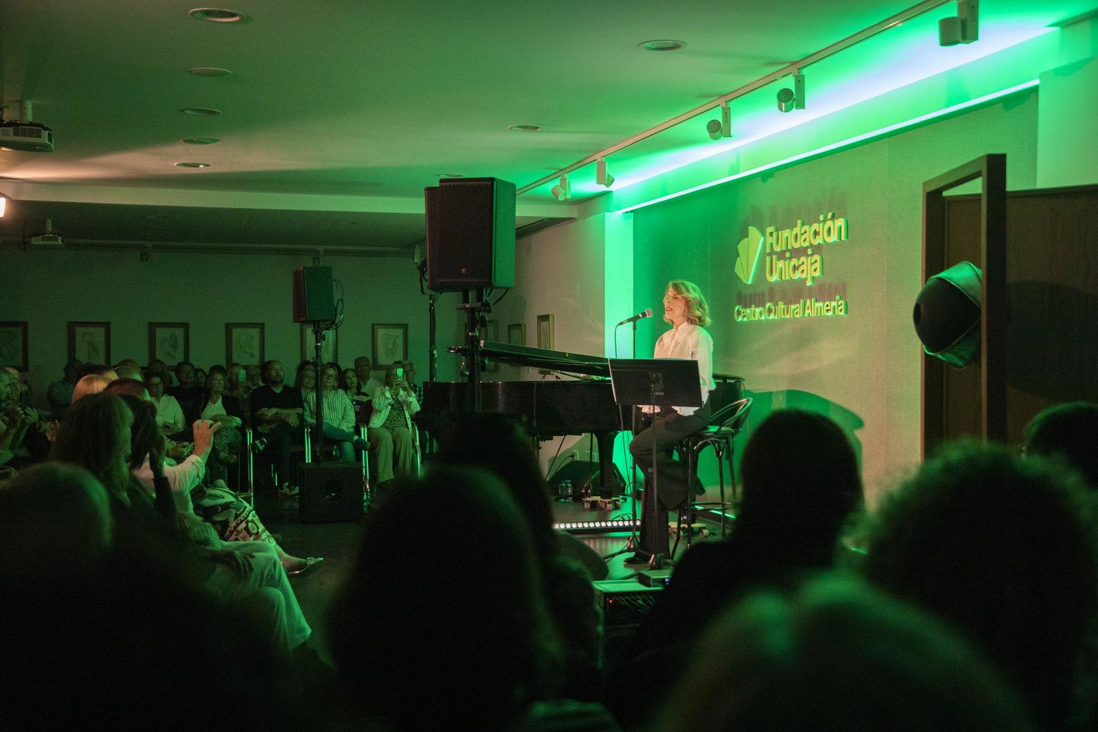 Sole Giménez charla y recital en Fundación Unicaja de Almería, en imágenes