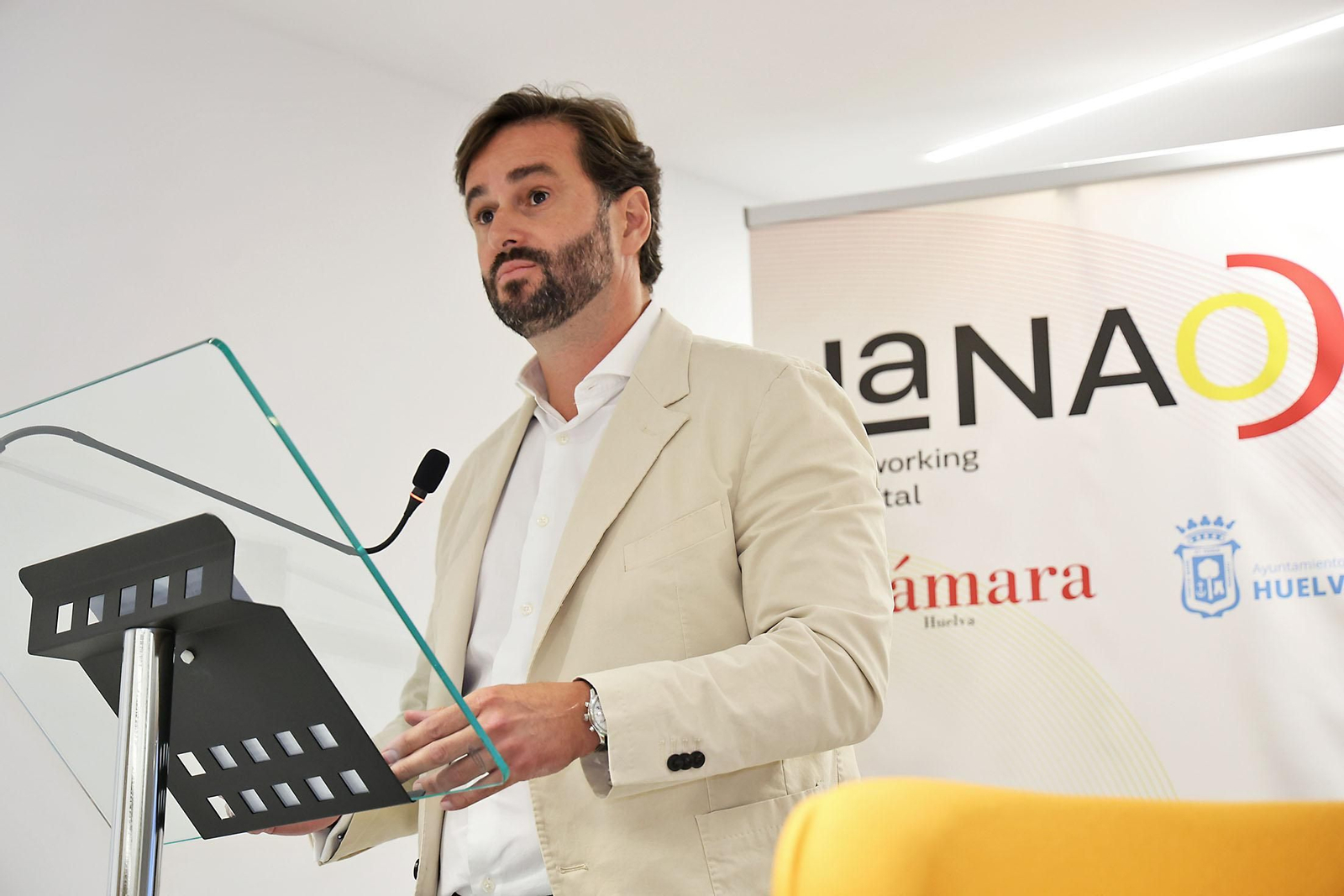 Imágenes de los encuentros del Club Cámara con Jesús Aguirre, presidente del Parlamento andaluz como protagonista