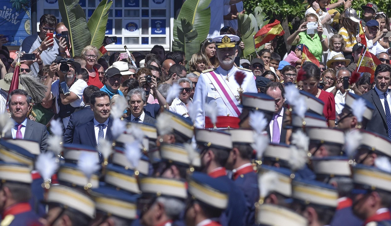 Las imágenes del desfile del Día de las Fuerzas Armadas en Sevilla
