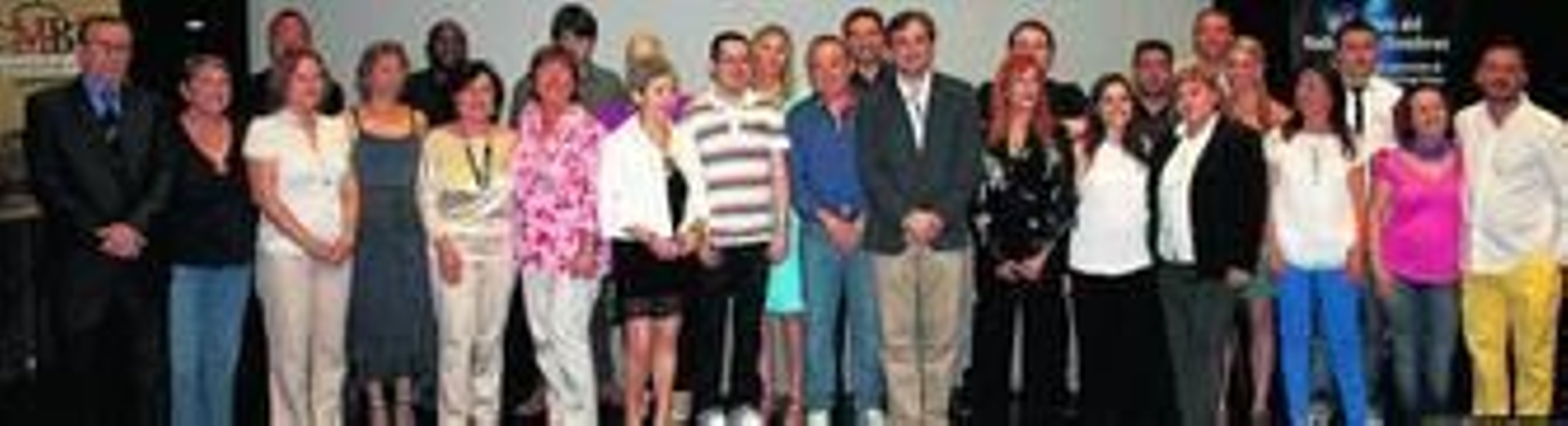 El concejal Ángel Escobar junto a los organizadores y los escritores llegados a El Ejido desde distintos puntos de España.