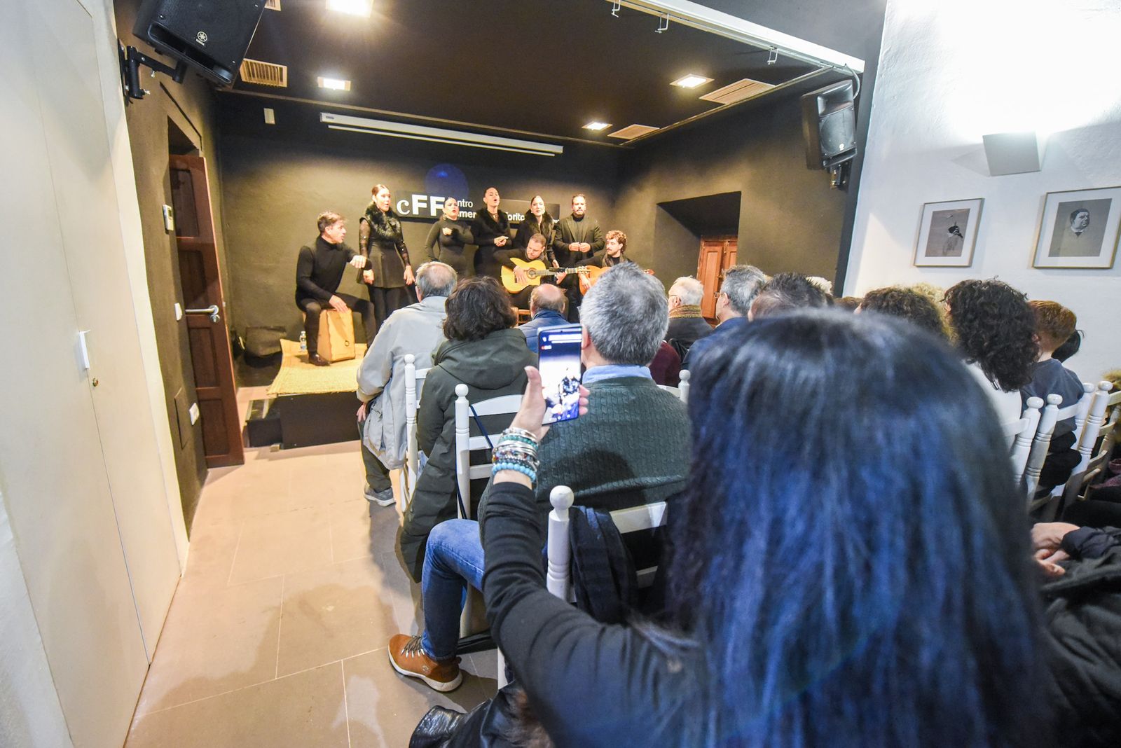 Una zambomba llena de flamenco la Navidad cordobesa en la Posada del Potro, en fotos