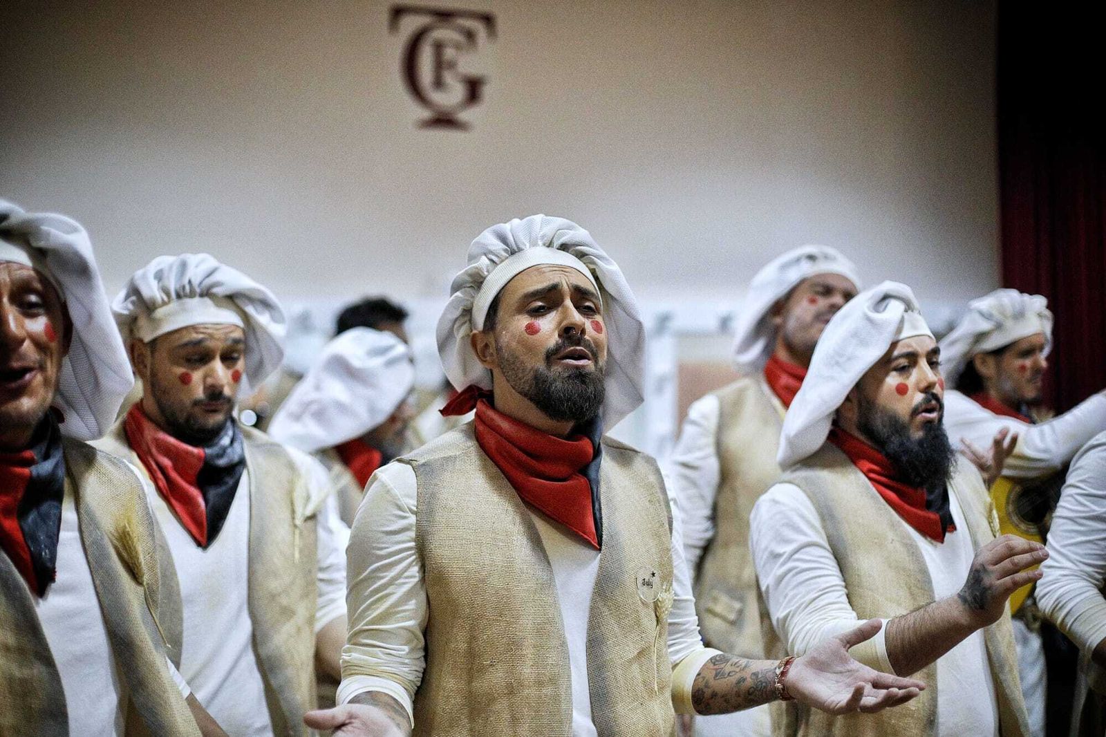 Comparsa 'La conquista del pan' en camerinos