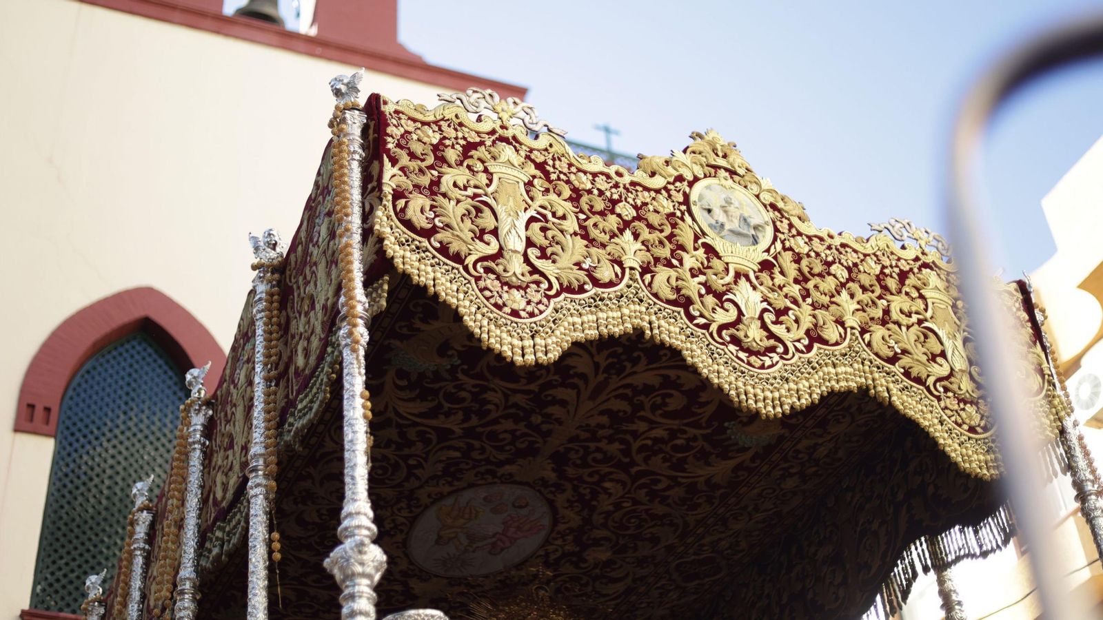 Nueva bambalina trasera del palio