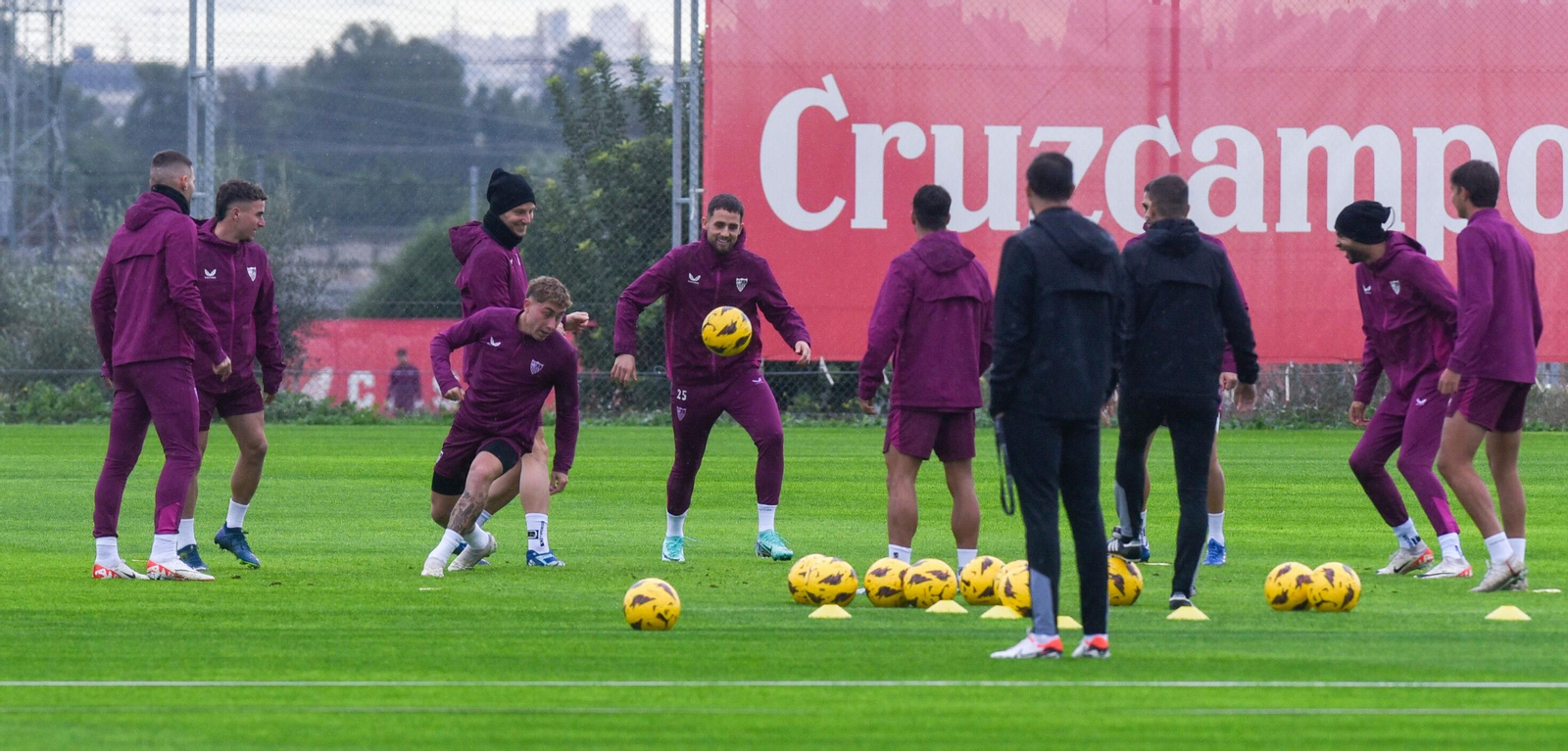 Entrenamiento de esta semana de un Sevilla plagado de canteranos.